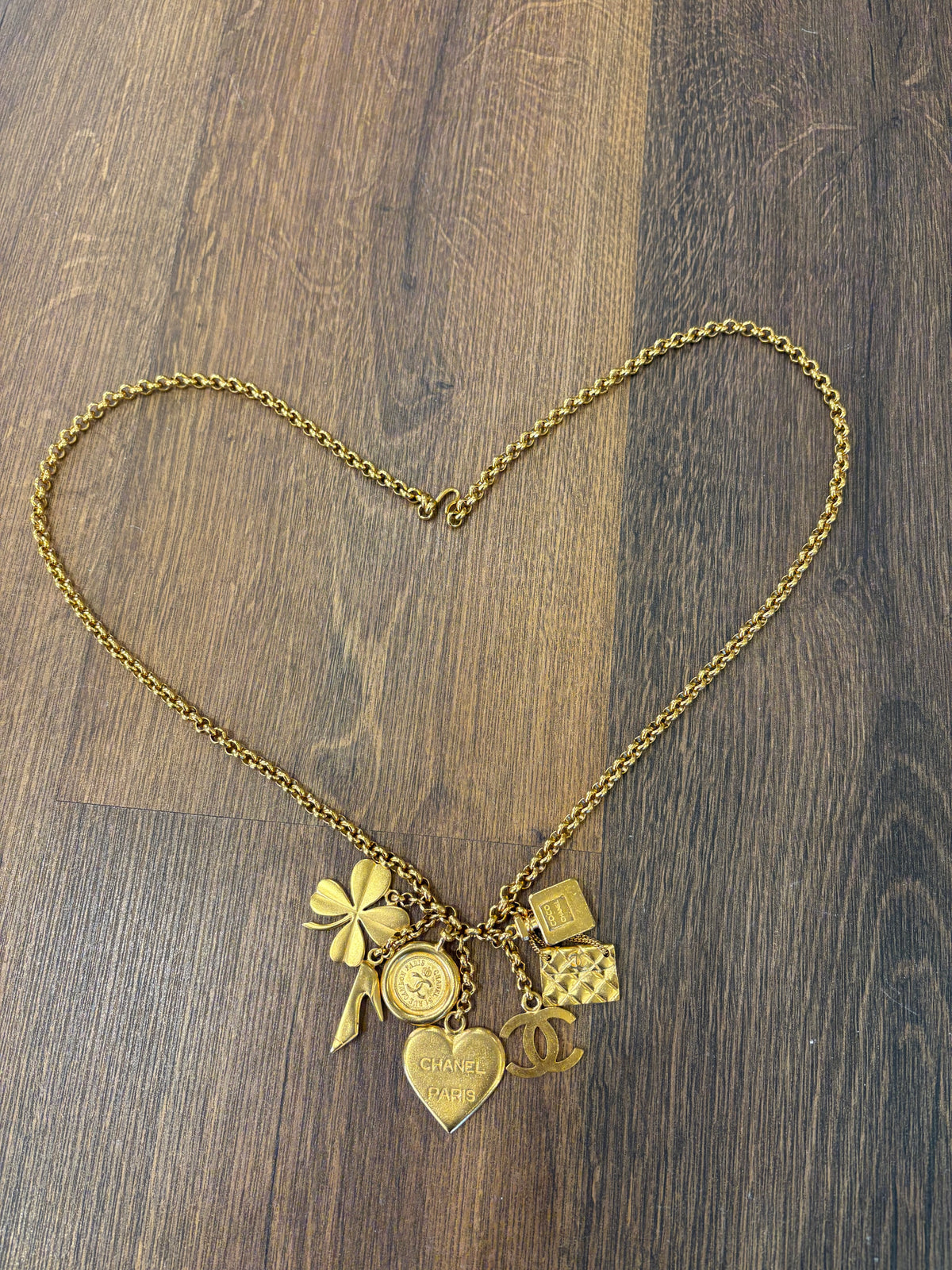 Chanel Cintura a catena con ciondoli portafortuna (Lucky Charms) . Vintage metà anni ‘90