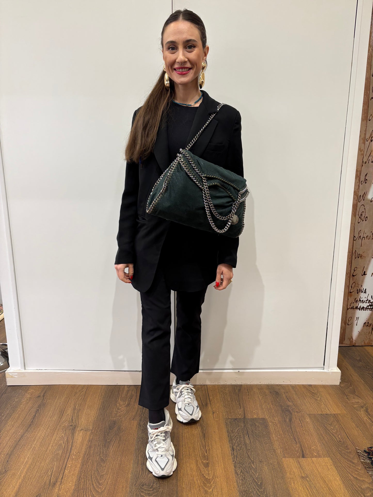 Stella McCartney Falabella in pelle vegana verde con finiture color argento