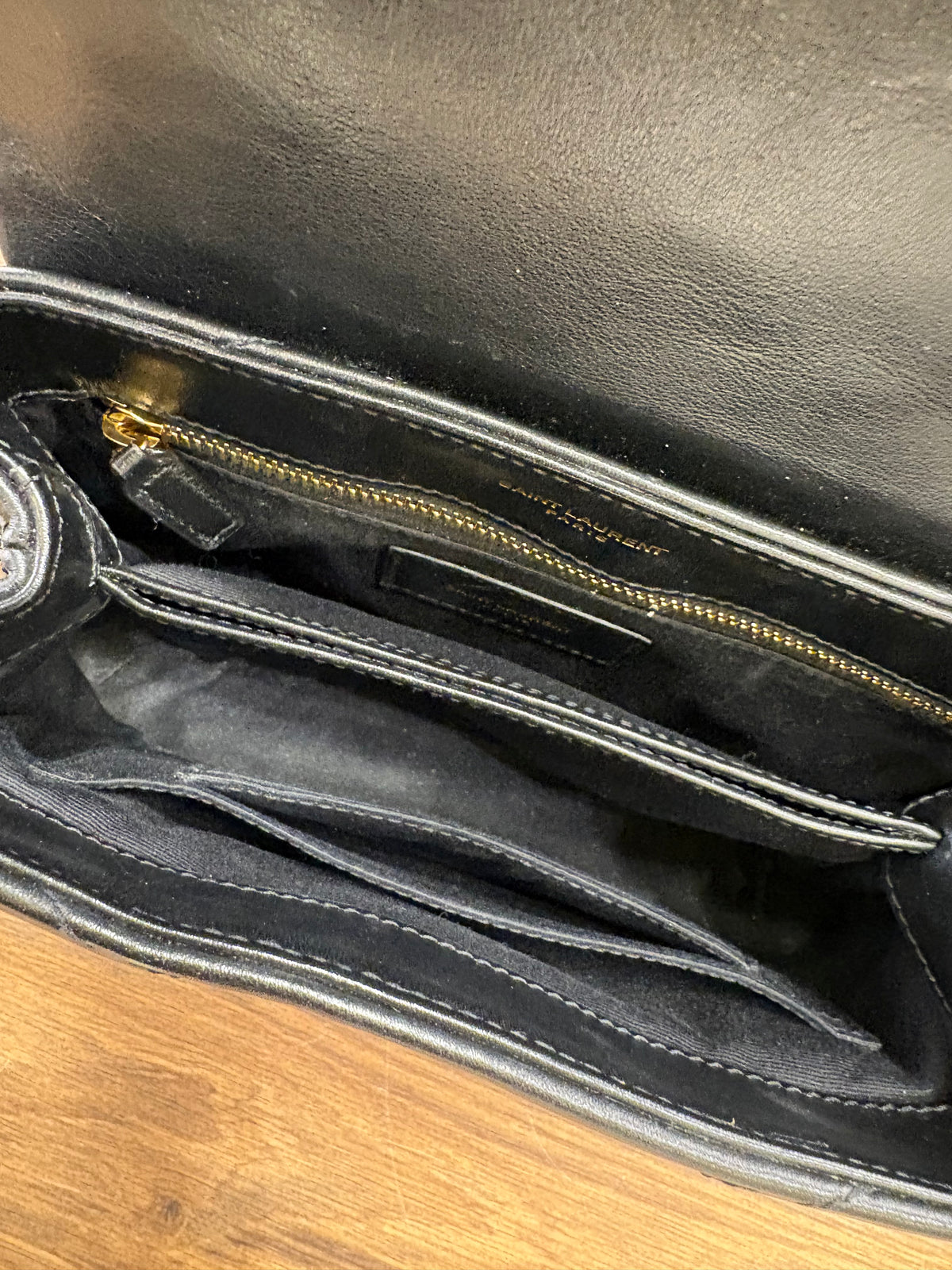 Saint Laurent Loulou Toy/Mini d'Archivio in Pelle Matelassé Nera con Hardware Dorato