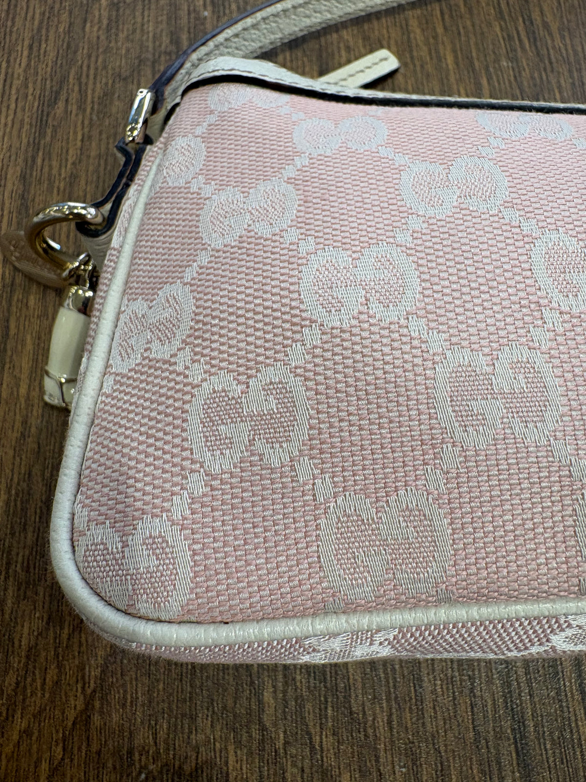 Gucci Mini Borsa a Spalla Boat Pochette Vintage in Tela GG Canvas Rosa e Pelle Bianca