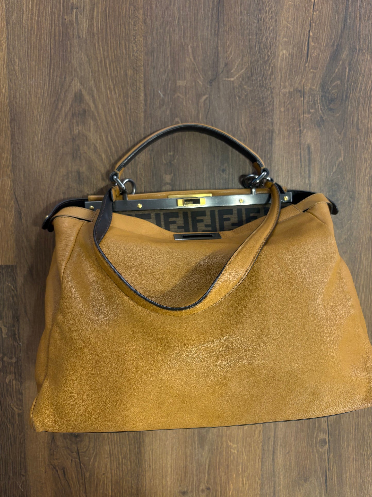 Fendi Peekaboo Large in Pelle Color Ocra con Interno Logo FF
