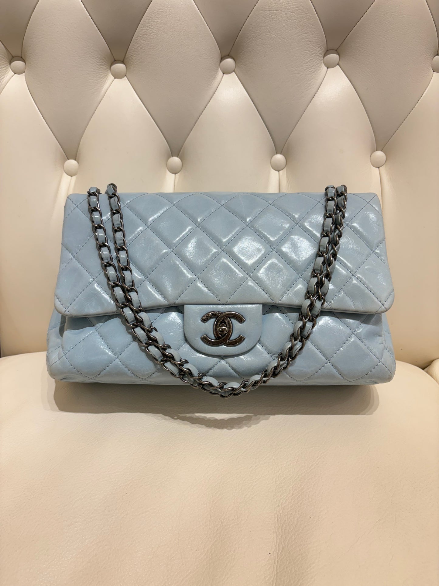 Chanel borsa Timeless Jumbo in pelle  celeste