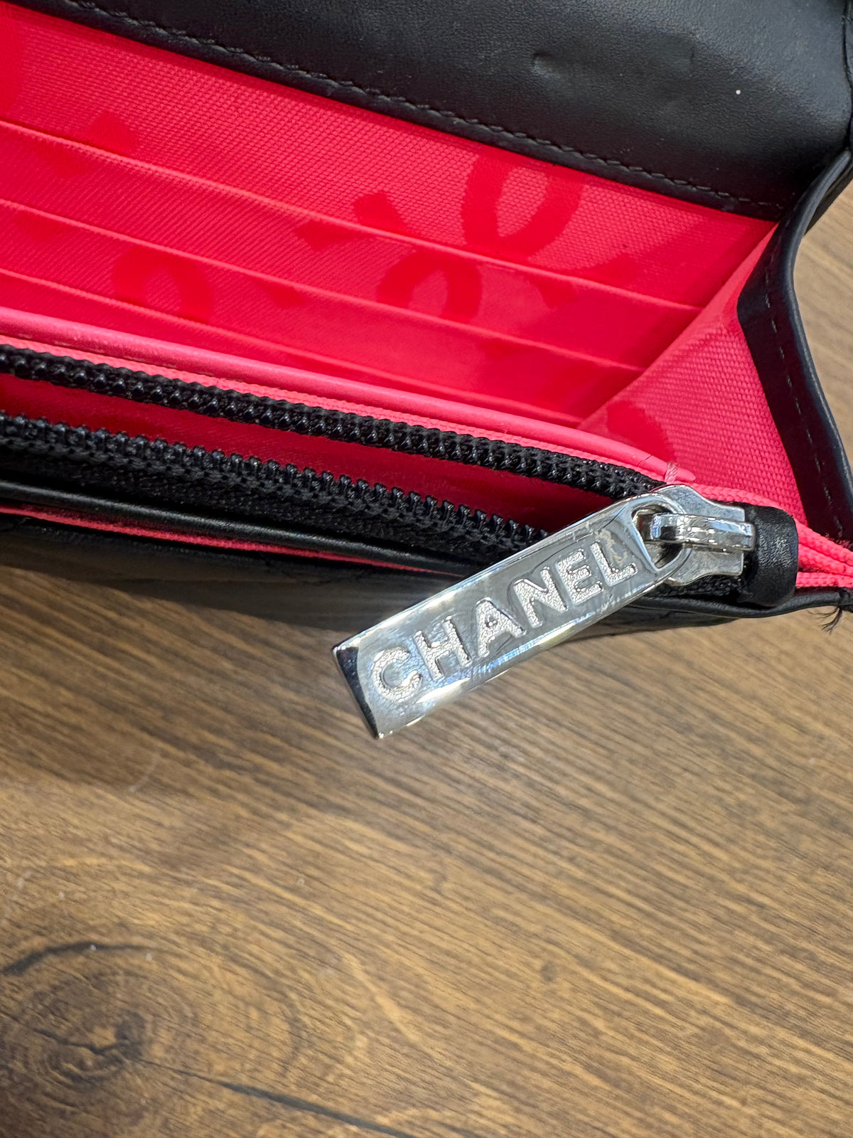 Chanel  Wallet on Chain (WOC) Cambon in Pelle di Vitello Trapuntata Nera Metallo Argento