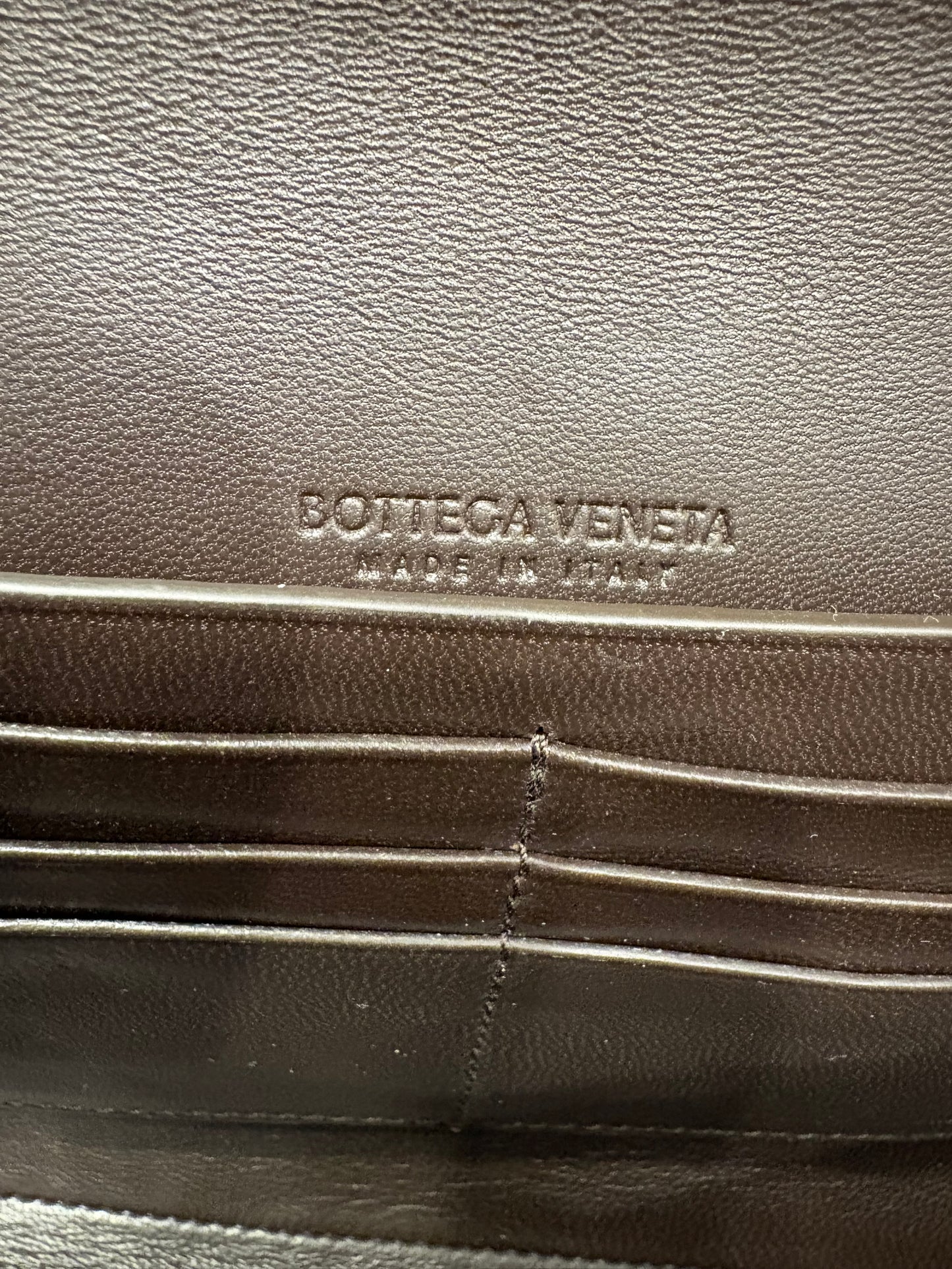 Bottega Veneta Andiamo clutch (fondant). Nuovo