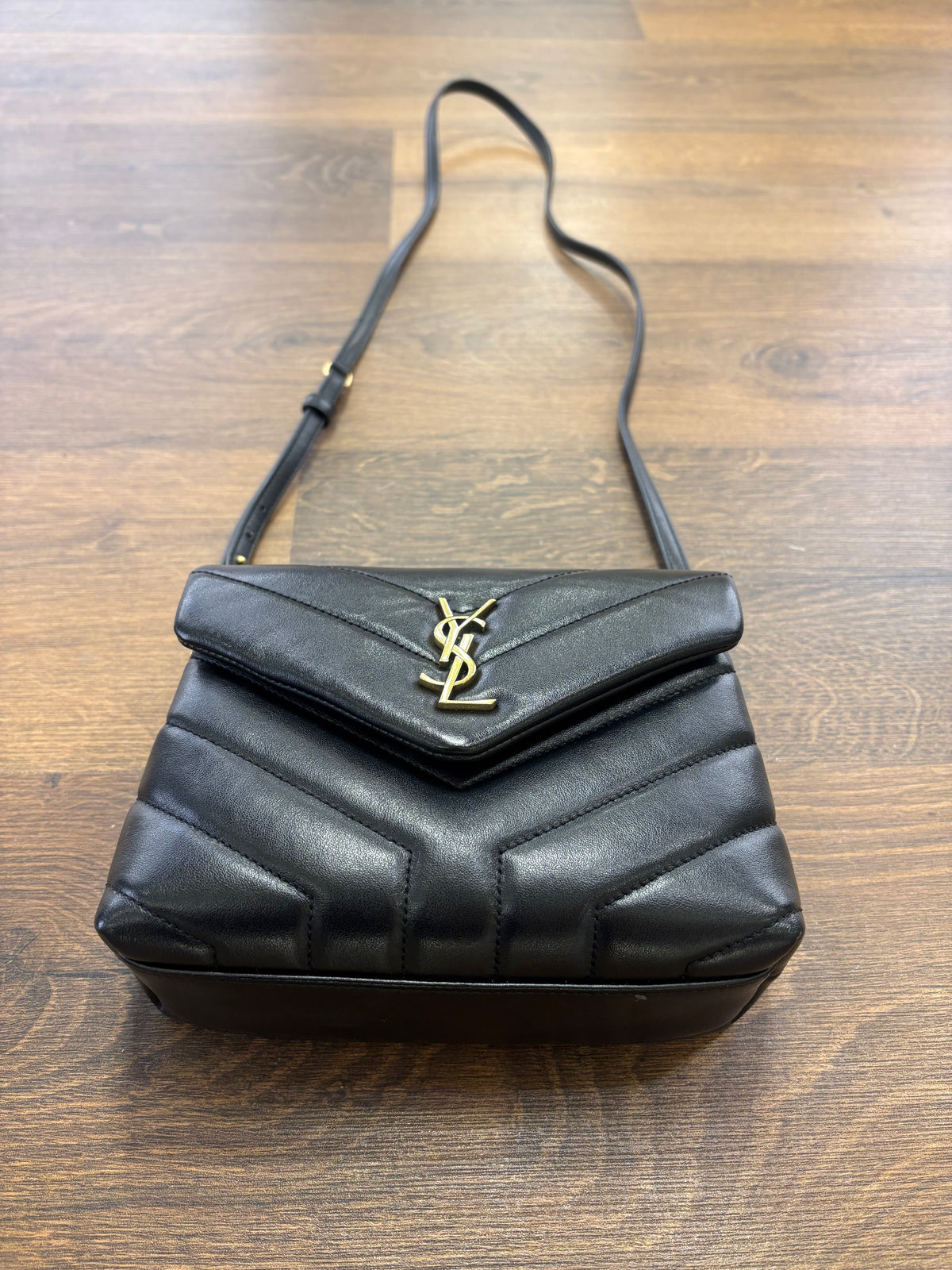 Saint Laurent Loulou Toy/Mini d'Archivio in Pelle Matelassé Nera con Hardware Dorato