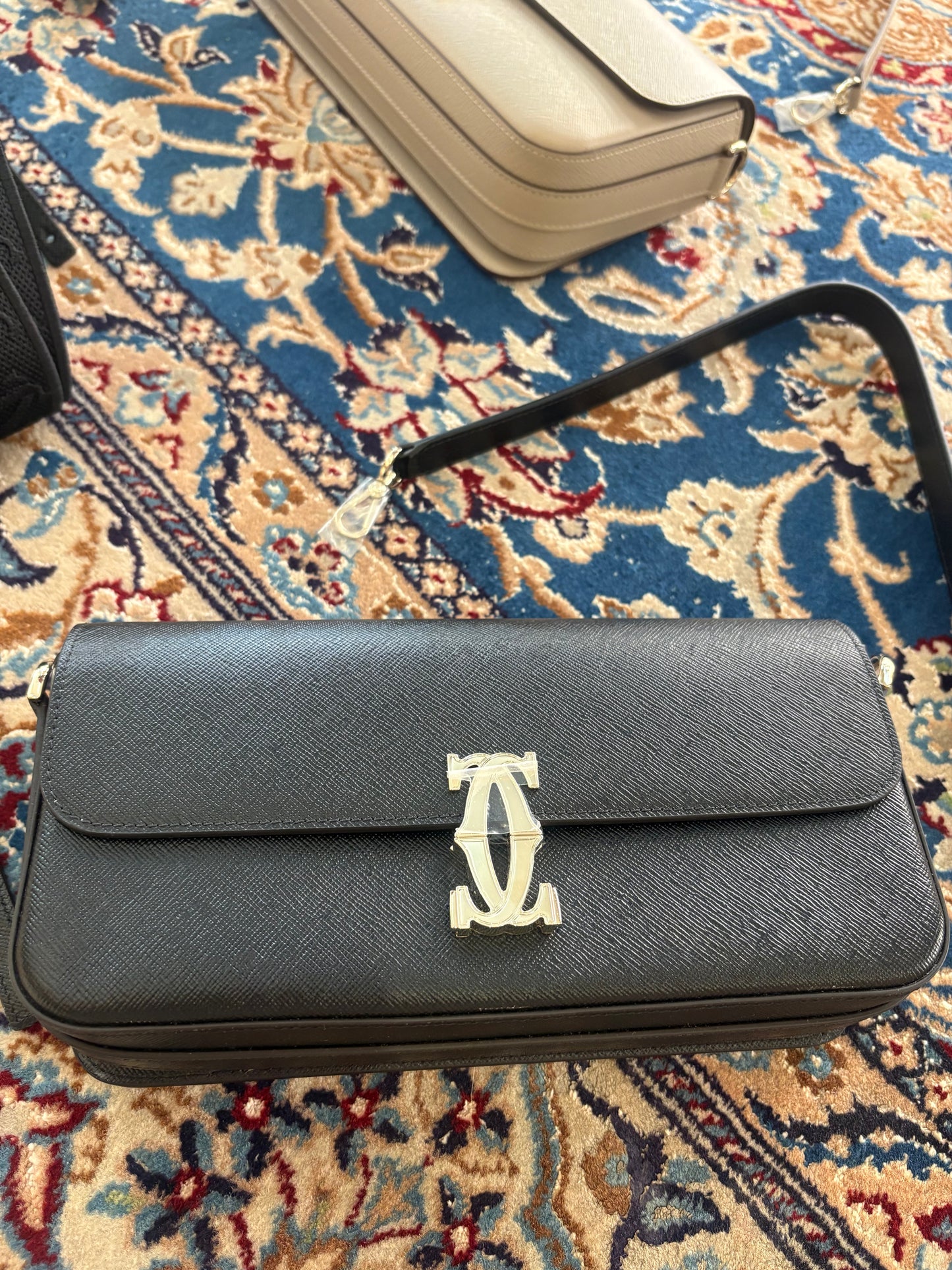 Borsa C de Cartier East-West in Pelle Nera  con Doppia Tracolla. Nuovo