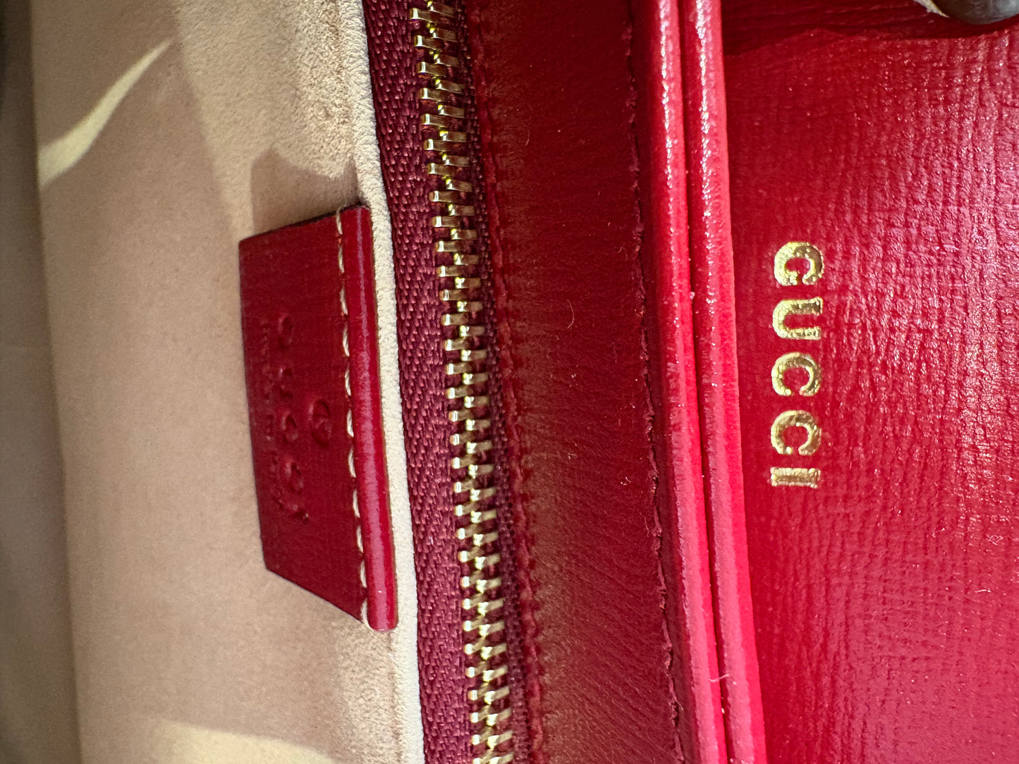 Gucci borsa Horsebit profili in pelle rossa . Nuova