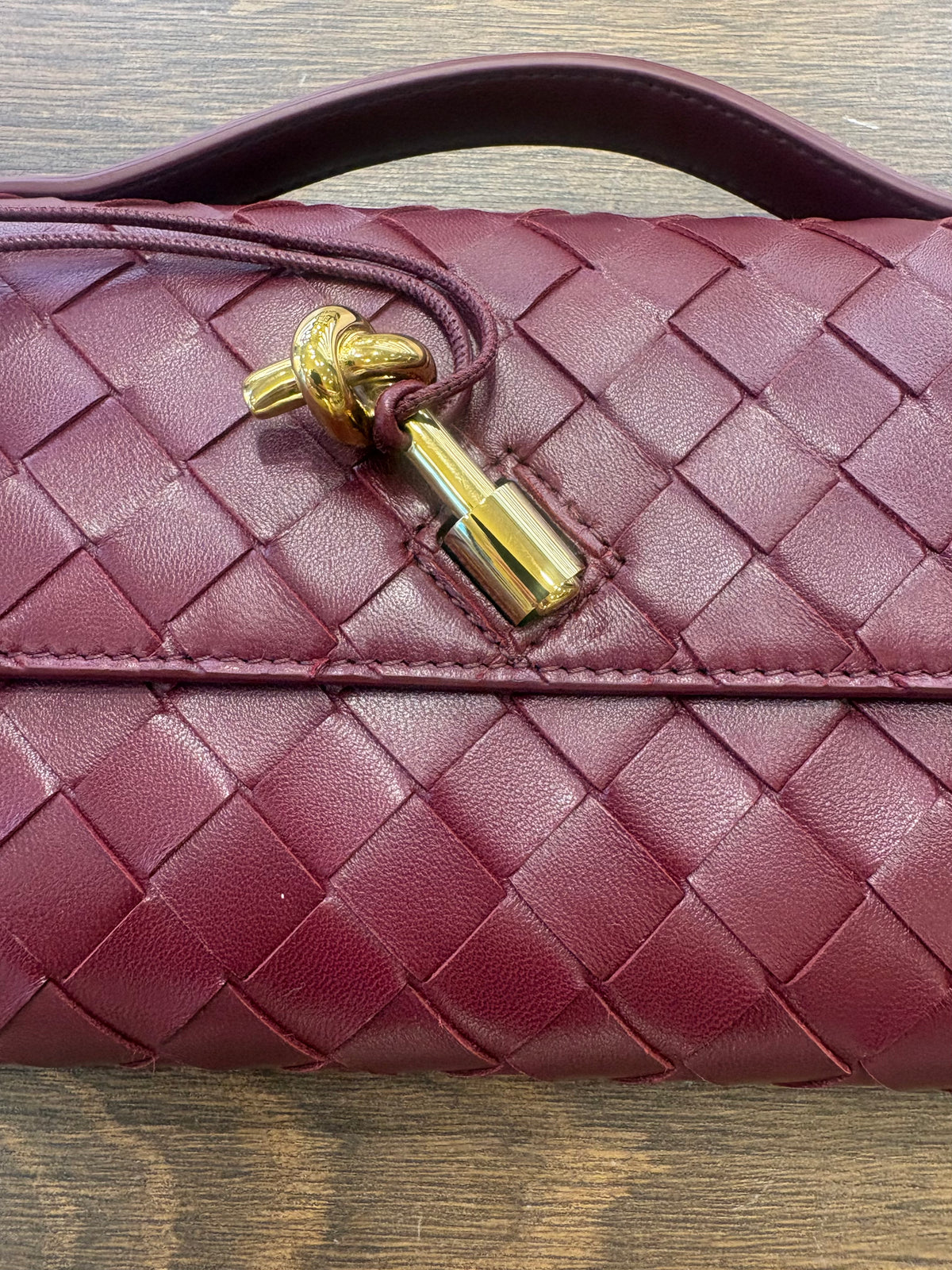 Bottega Veneta Andiamo Clutch Barolo. Nuovo