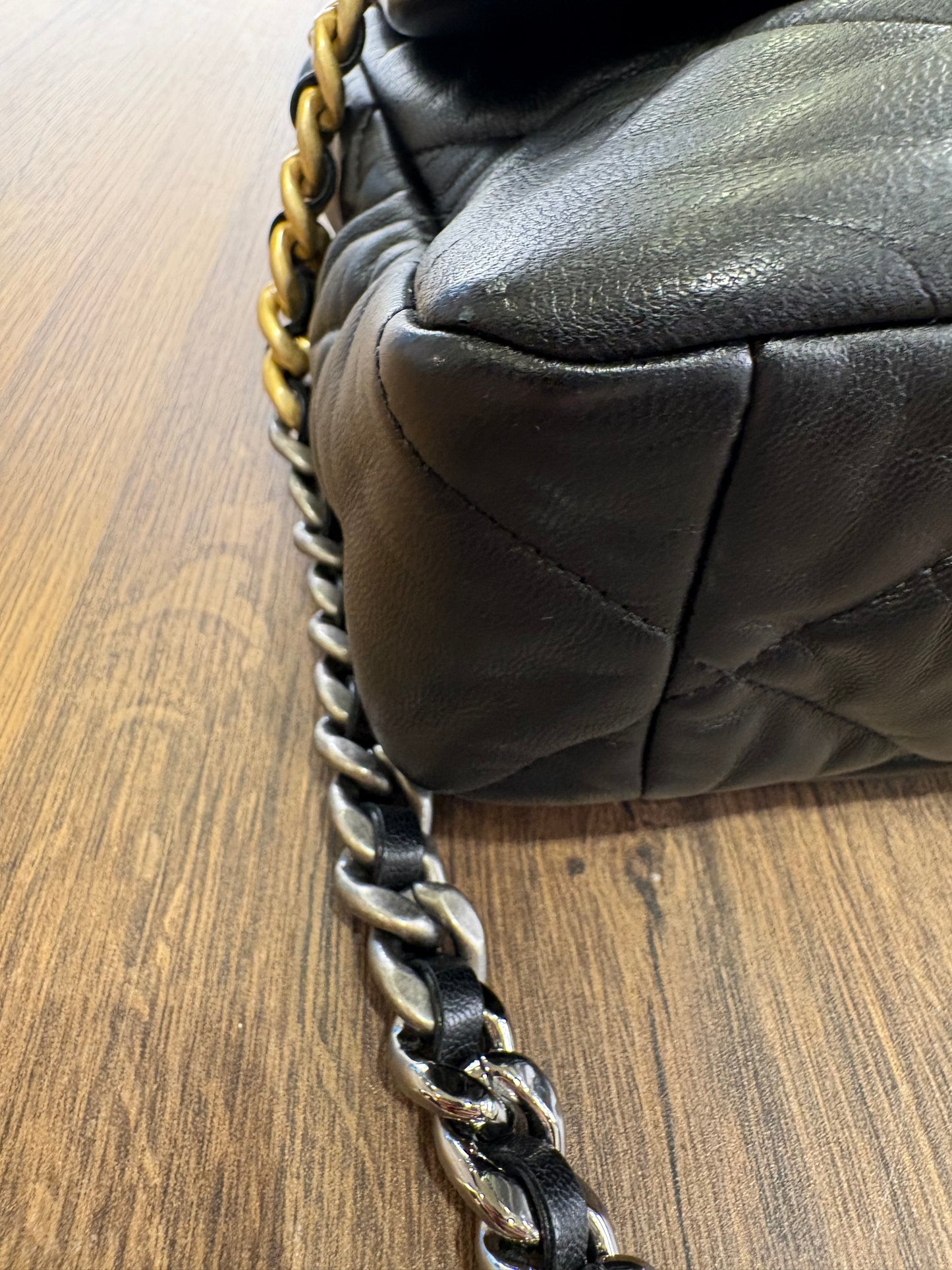 Borsa Chanel 19 Large Pelle d'Agnello Nera con Hardware Silver Gold