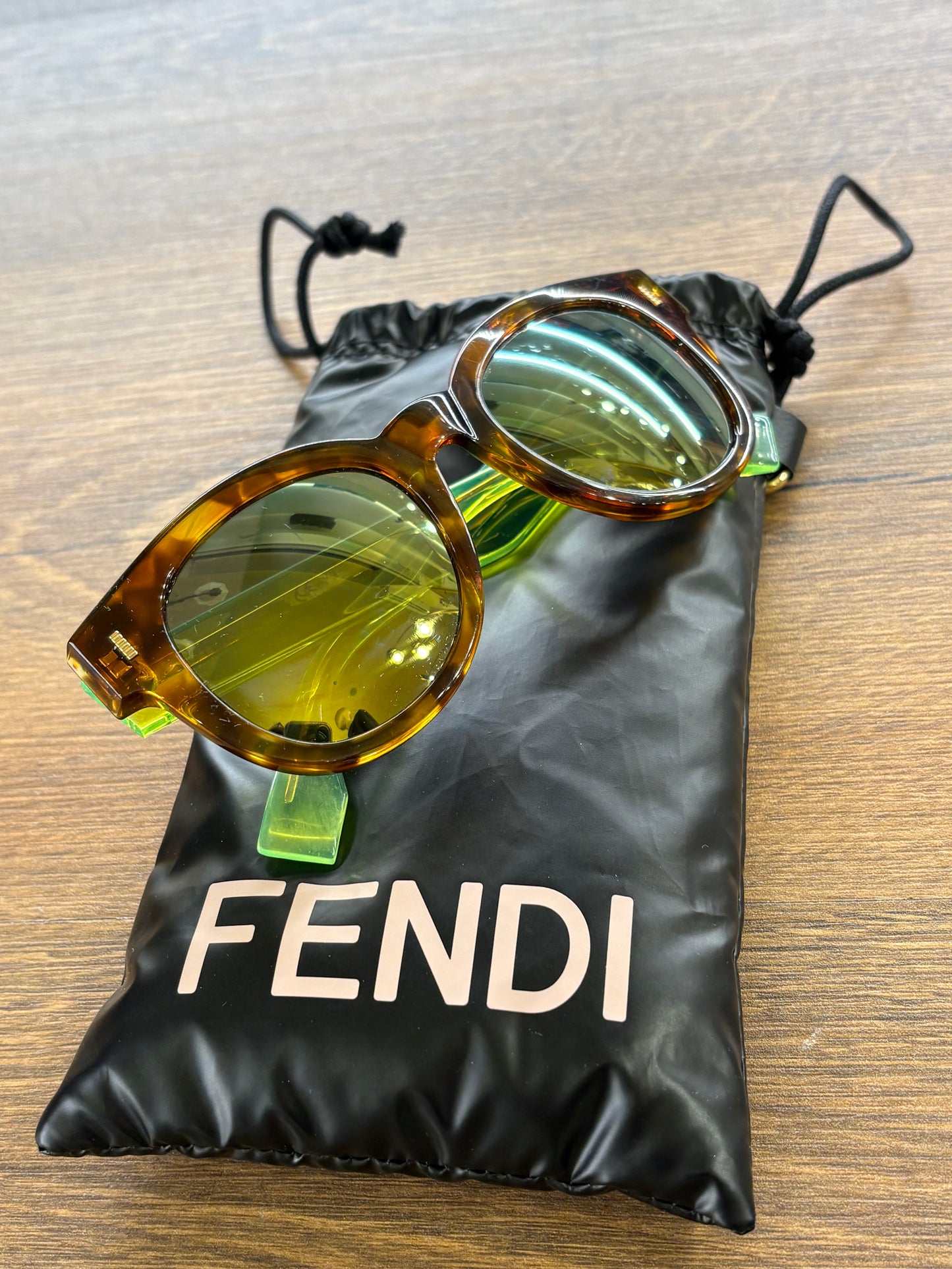 Fendi color Block occhiali da sole verdi specchiati