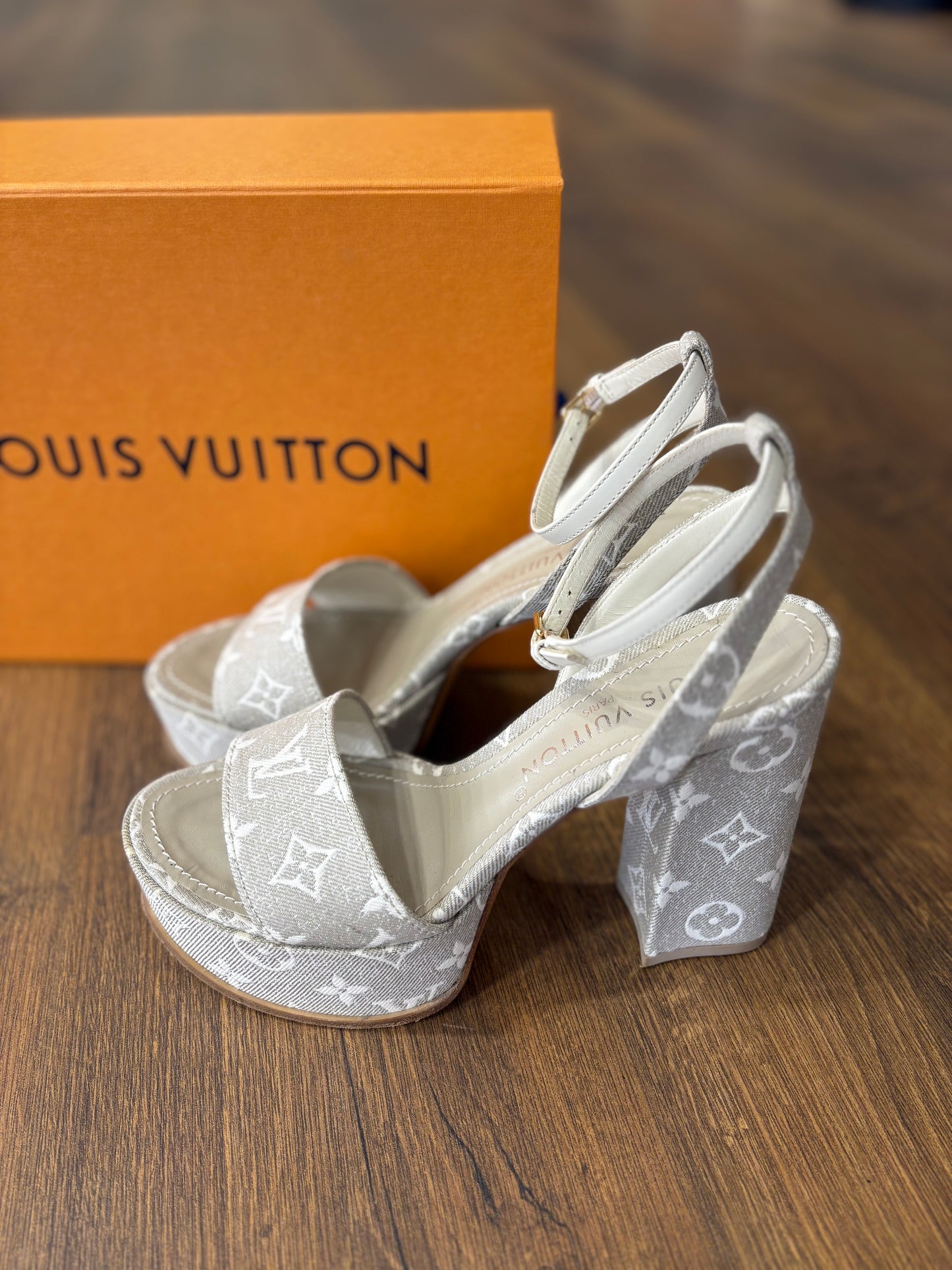 Louis Vuitton sandali 39