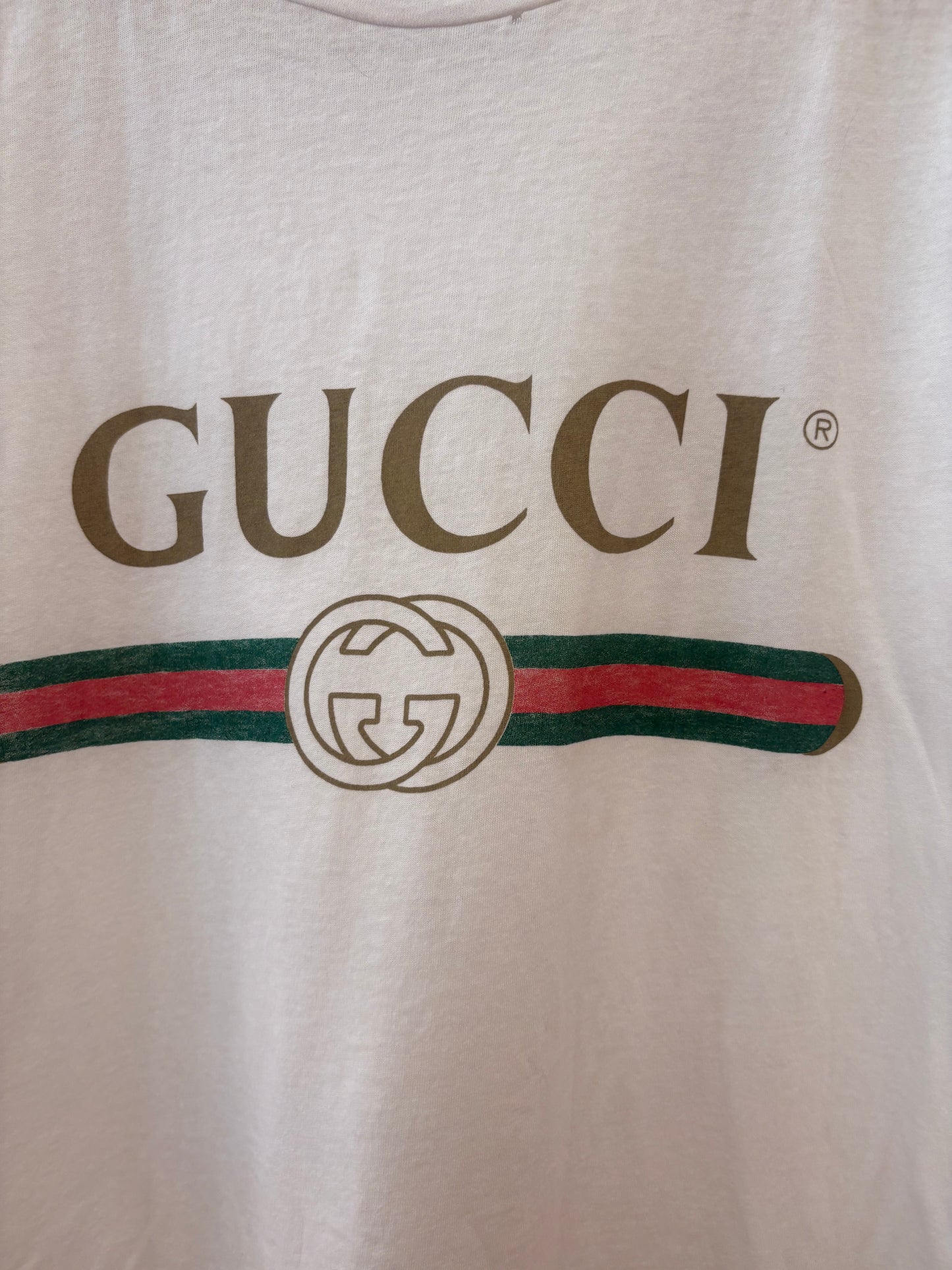 T-shirt Gucci con Logo Vintage Effetto Distressed