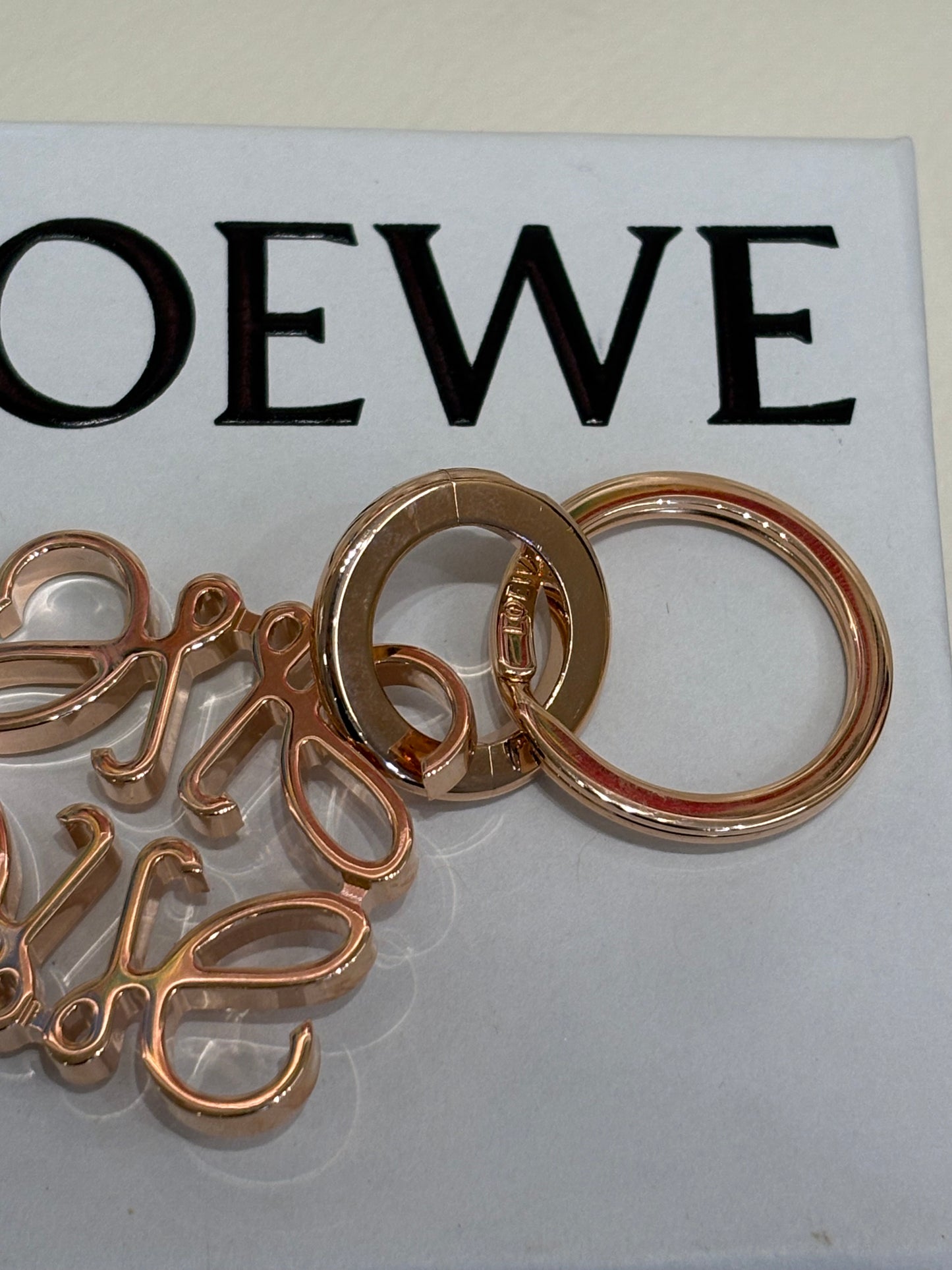 Loewe portachiavi anagram metallo rosato