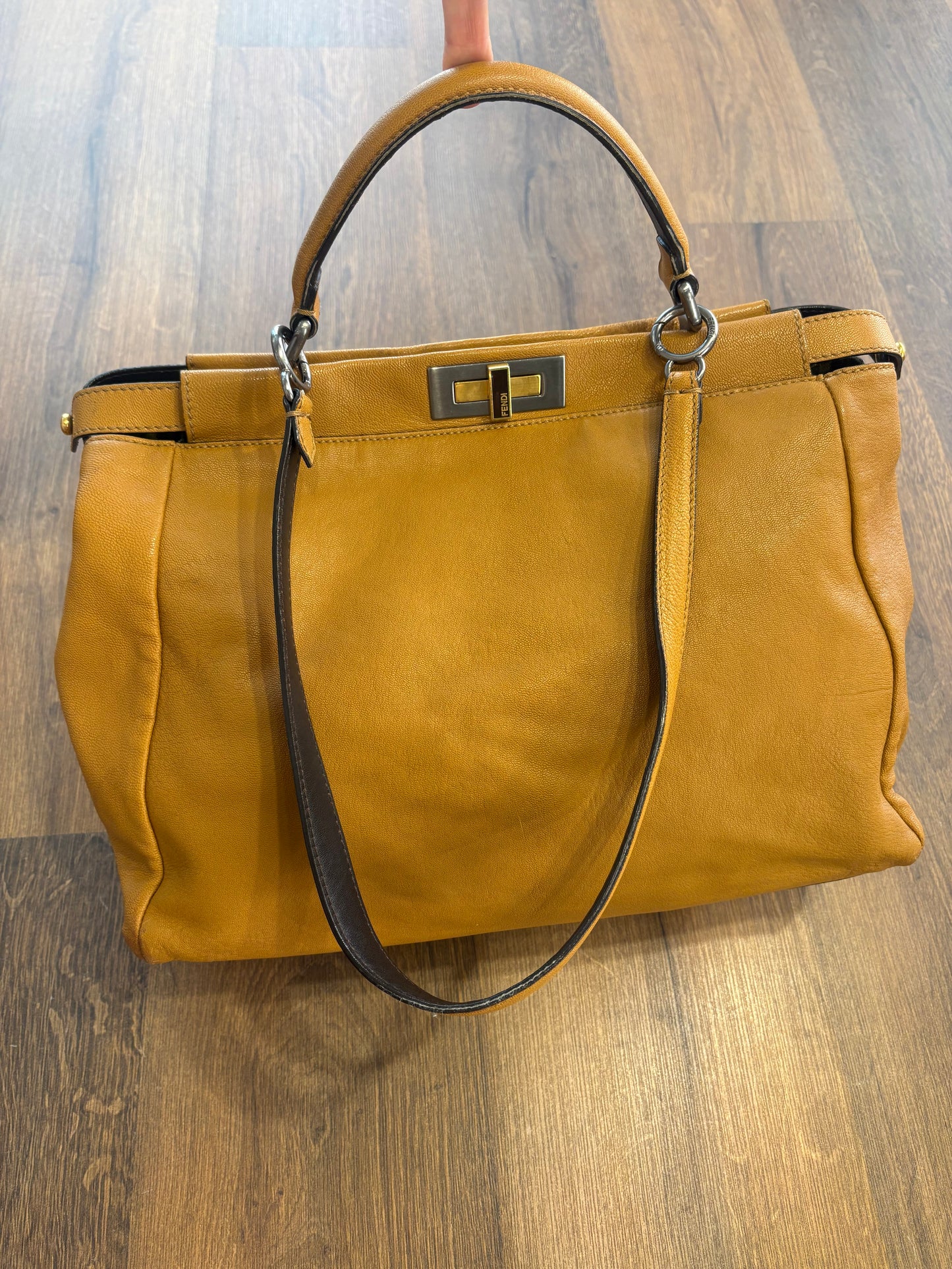 Fendi Peekaboo Large in Pelle Color Ocra con Interno Logo FF
