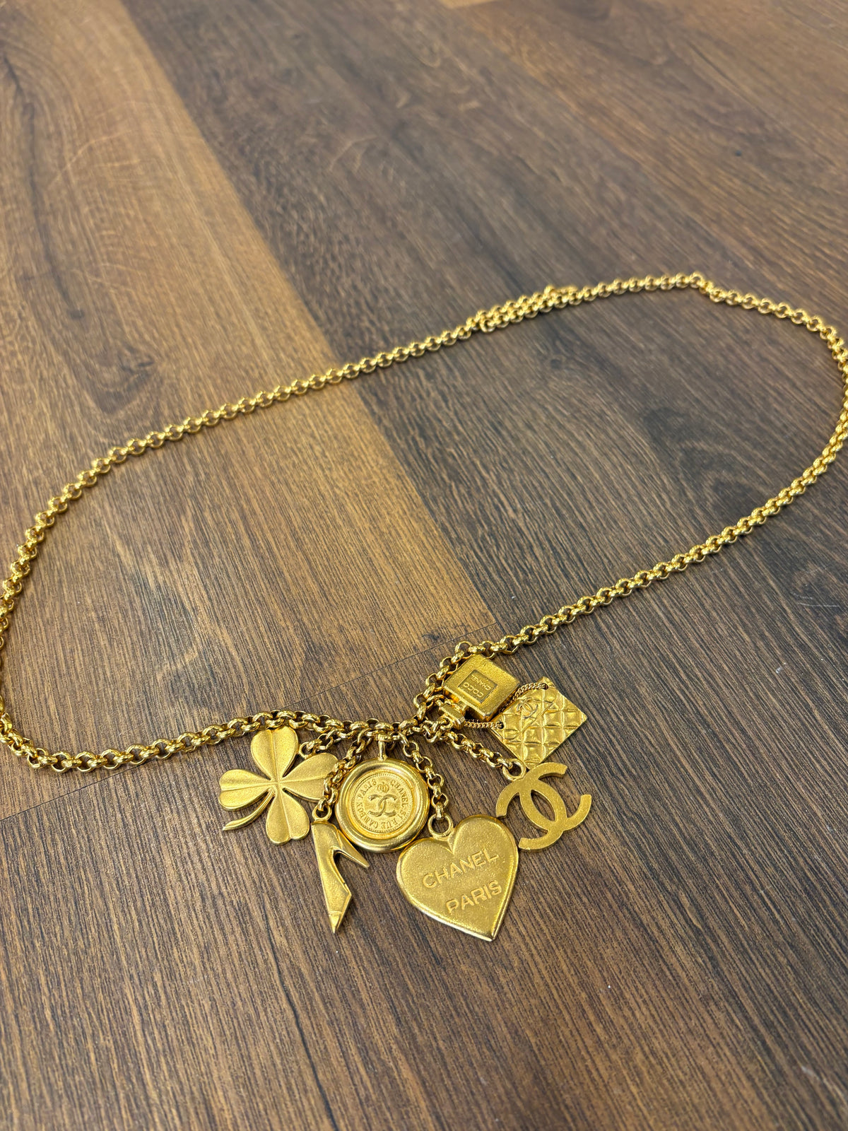 Chanel Cintura a catena con ciondoli portafortuna (Lucky Charms) . Vintage metà anni ‘90