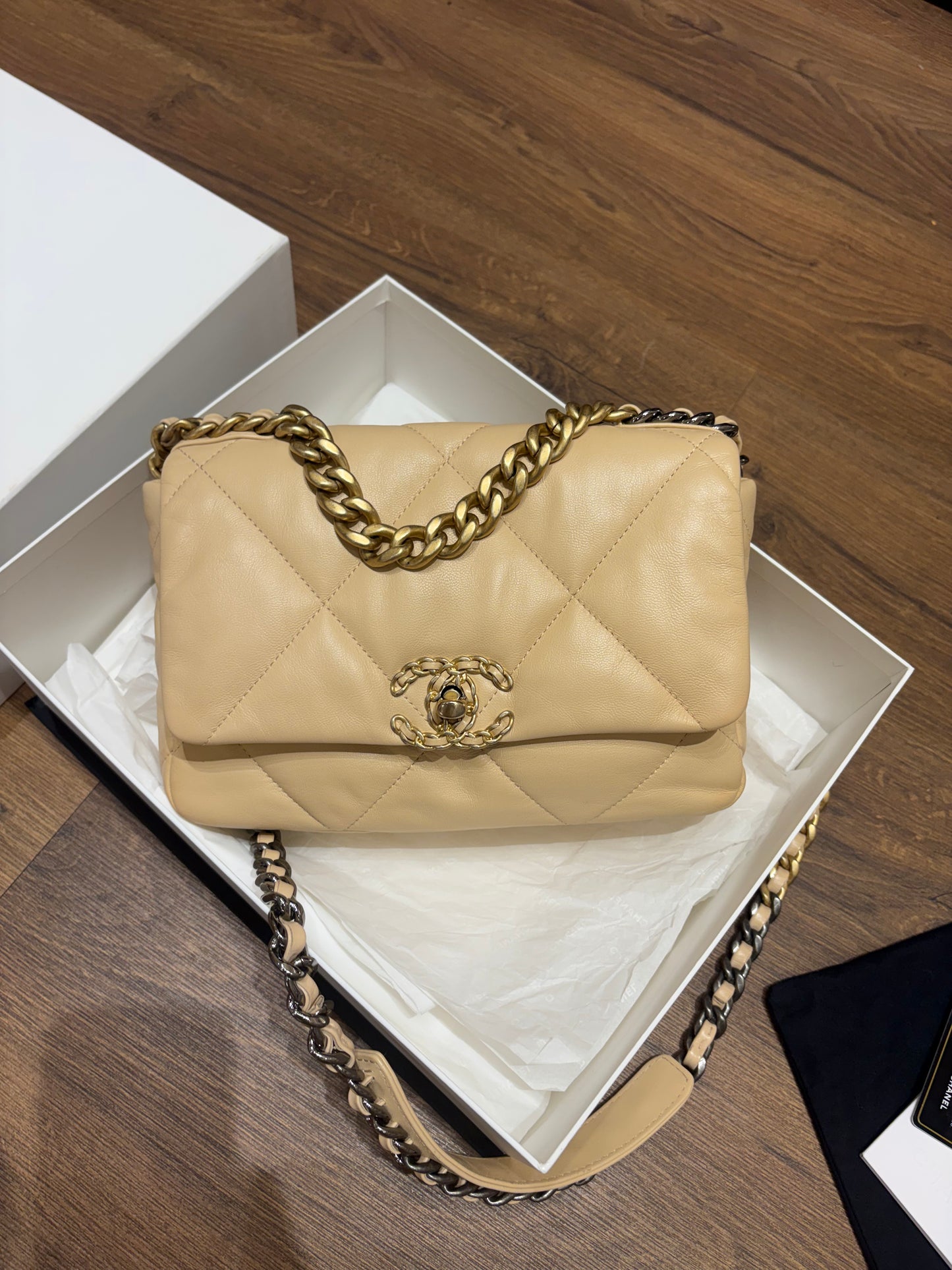 Borsa Chanel 19 Small – Pelle di Agnello Beige con Hardware Mixed Metal
