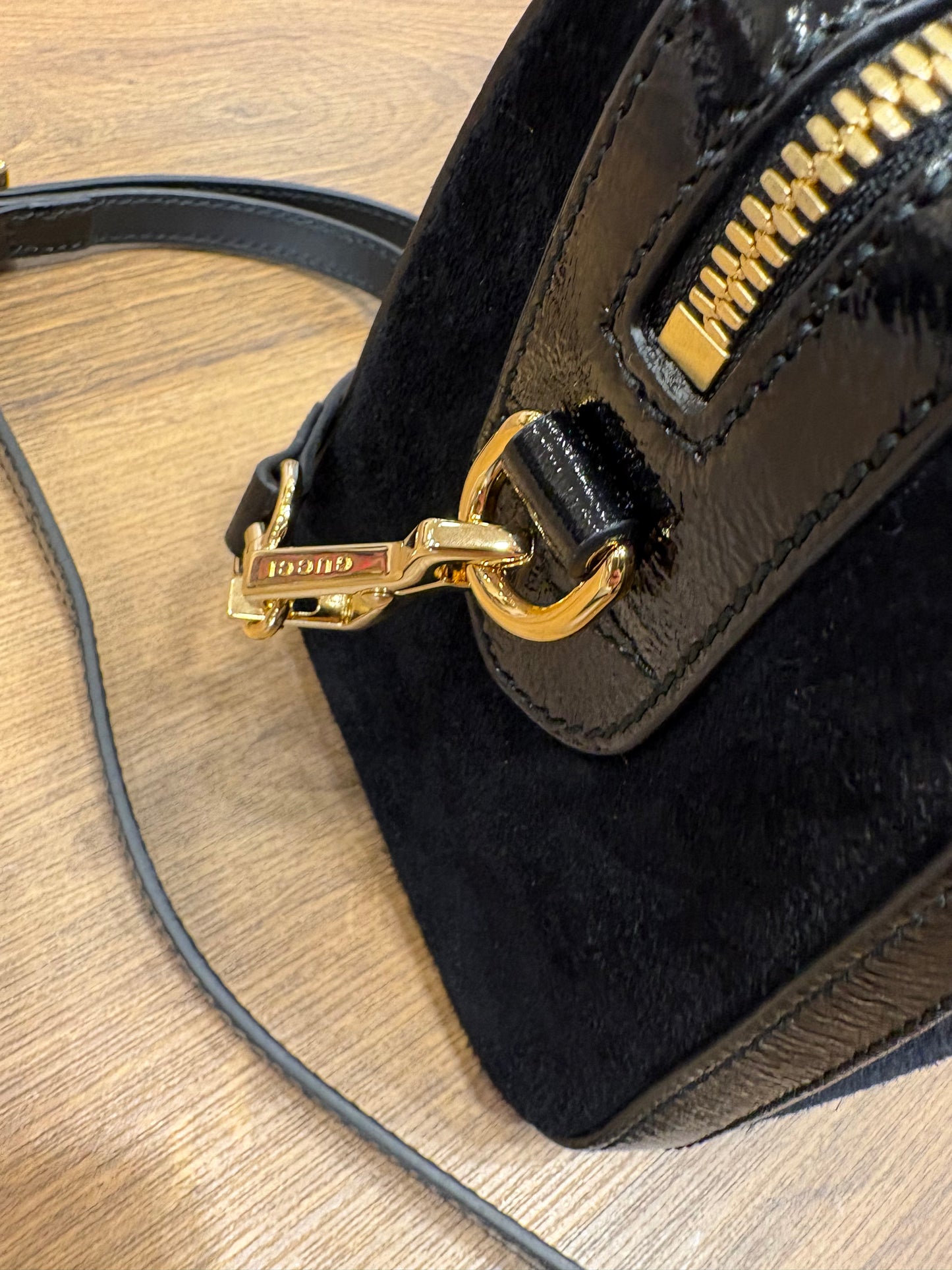 Borsa Bauletto Gucci Ophidia Medium in Pelle Scamosciata e Vernice. Nuovo