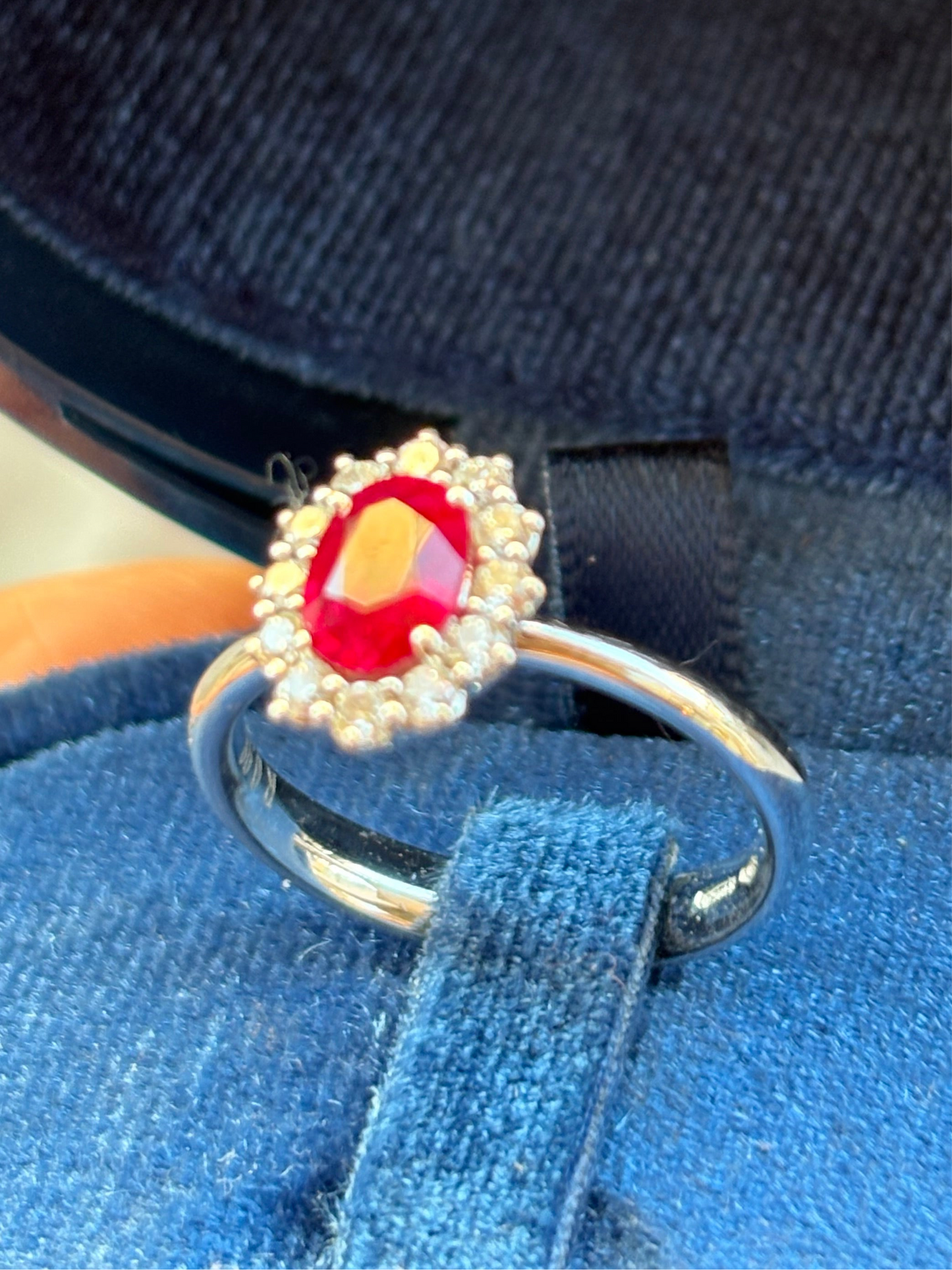 Recarlo anello in oro bianchi diamanti e rubino mis13