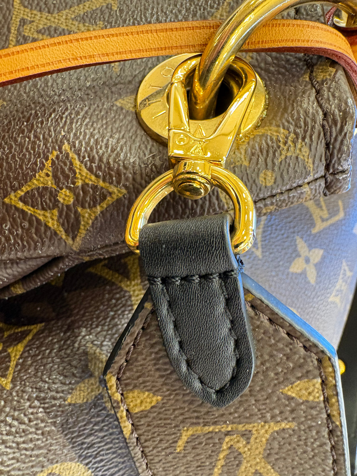 Louis Vuitton Artsy Gm Borsa Hobo in tela monogram e pelle più tracolla aggiuntiva inclusa
