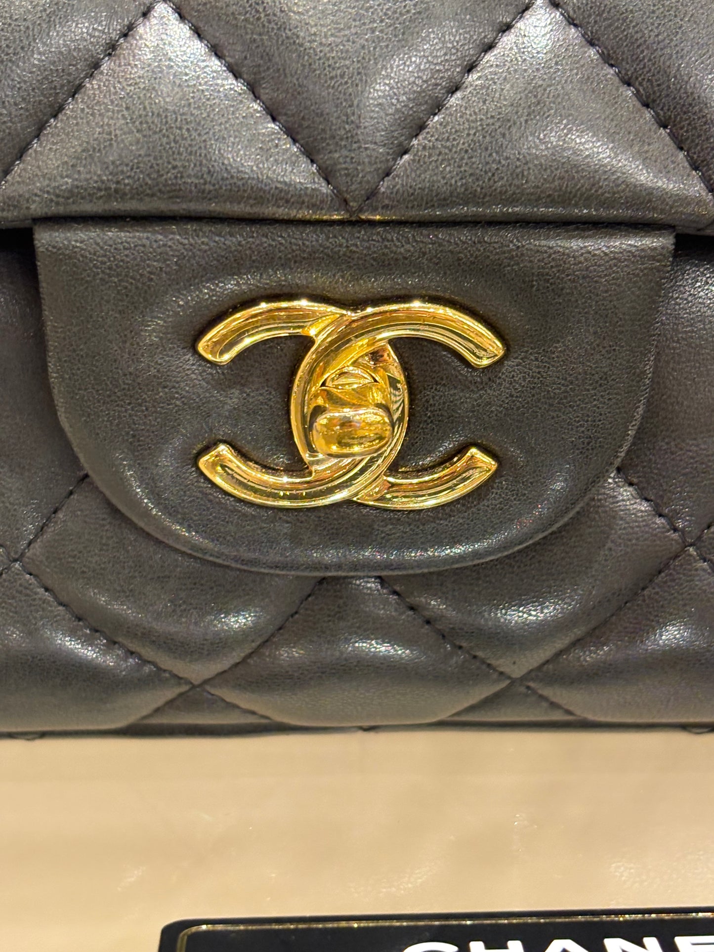 Chanel Classic Double Flap Jumbo 30 cm Pelle di Agnello Nera con Hardware Dorato