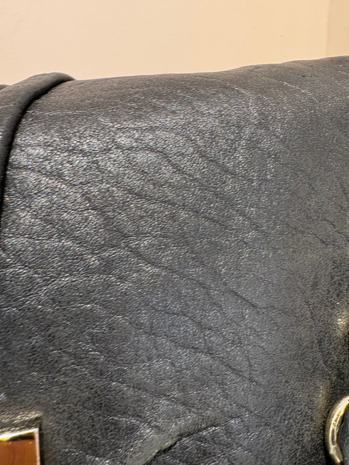 Fendi Mia Bag borsa a spalla in pelle martellata nera