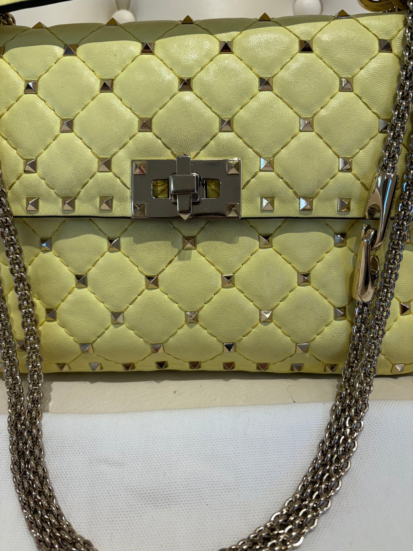 Valentino Garavani borsa Spike in pelle gialla