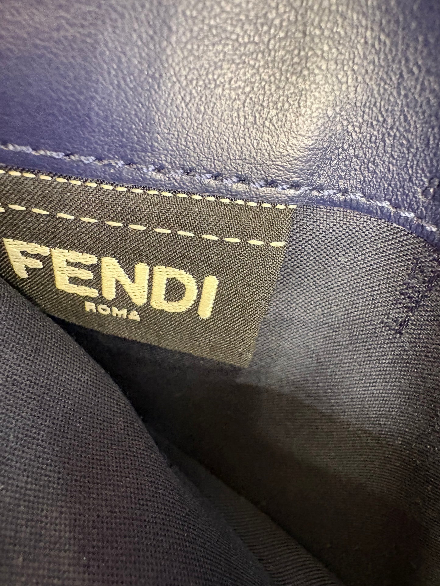 Borsa Fendi Wallet on Chain "F is Fendi" in Pelle Navy. Nuova