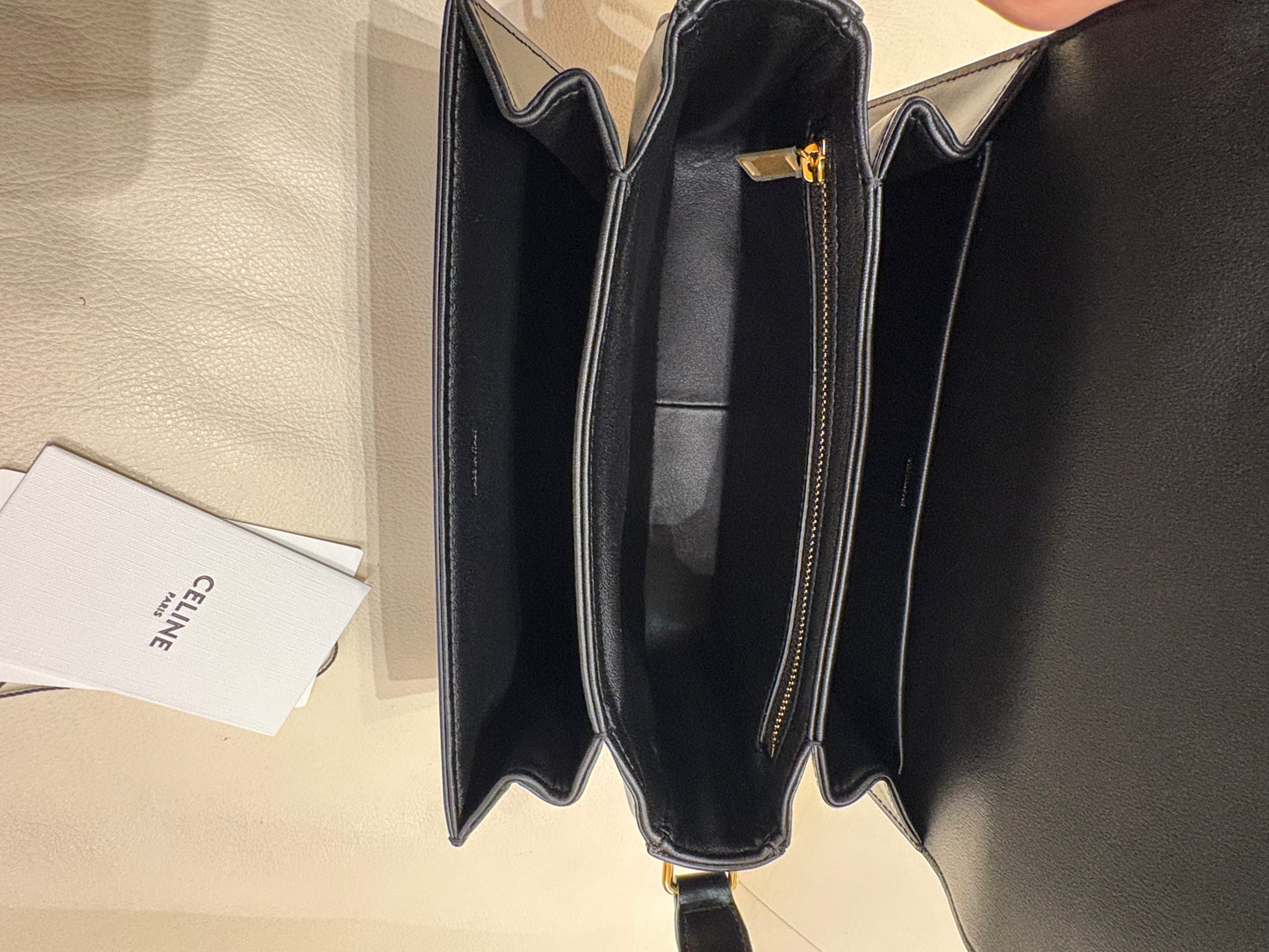 CELINE 
BORSA TRIOMPHE CLASSIQUE IN PELLE DI VITELLO LUCIDA