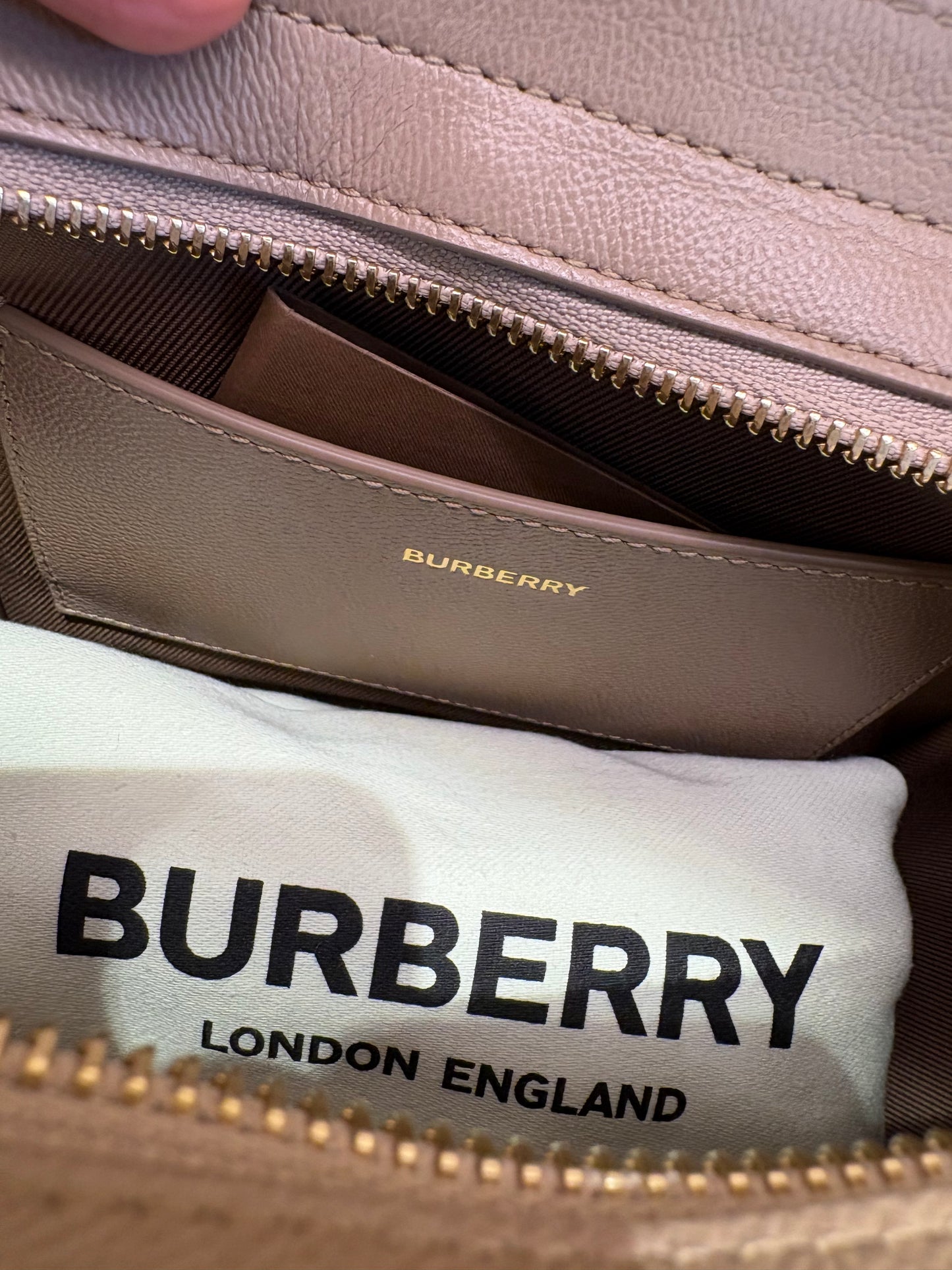 Burberry Borsa a Mano  Mini Banwell Tote in Pelle Martellata Beige -Tortora
