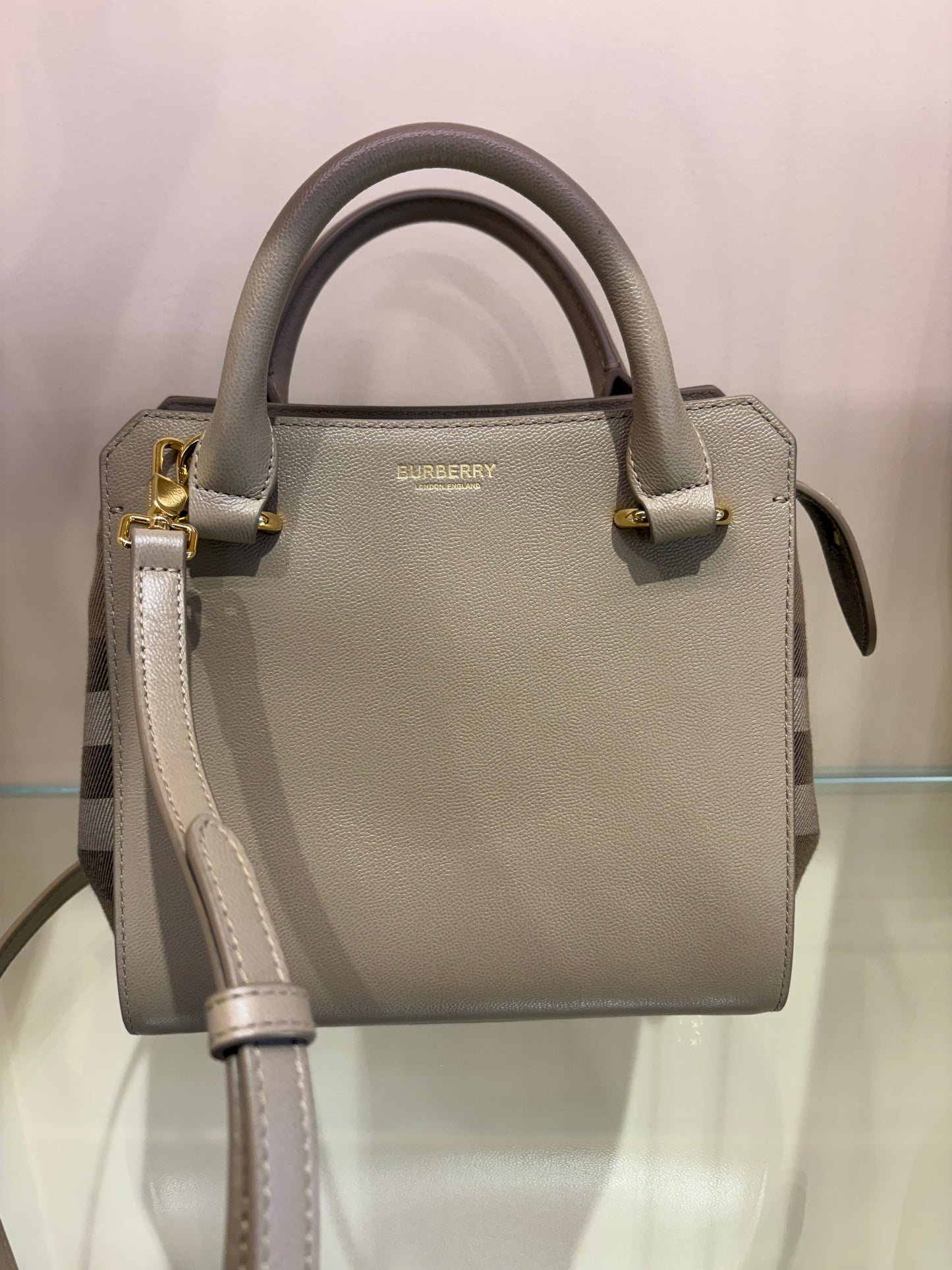 Burberry Borsa a Mano  Mini Banwell Tote in Pelle Martellata Beige -Tortora