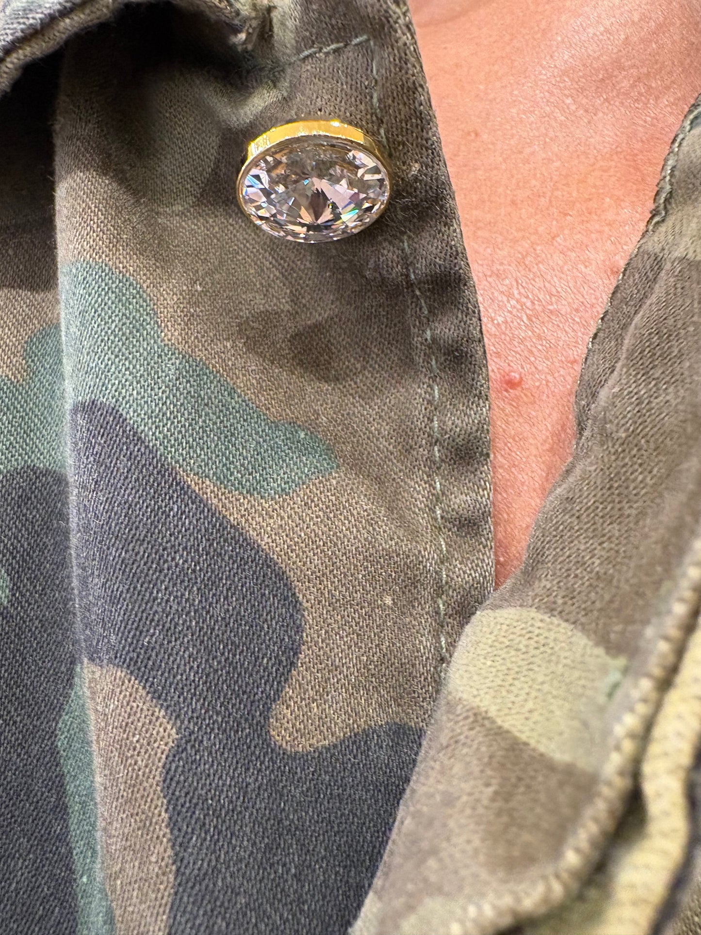 Galliano abito camouflage e seta recycling