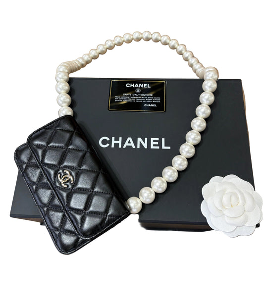 Chanel CC Mark Chain Wallet e perle
