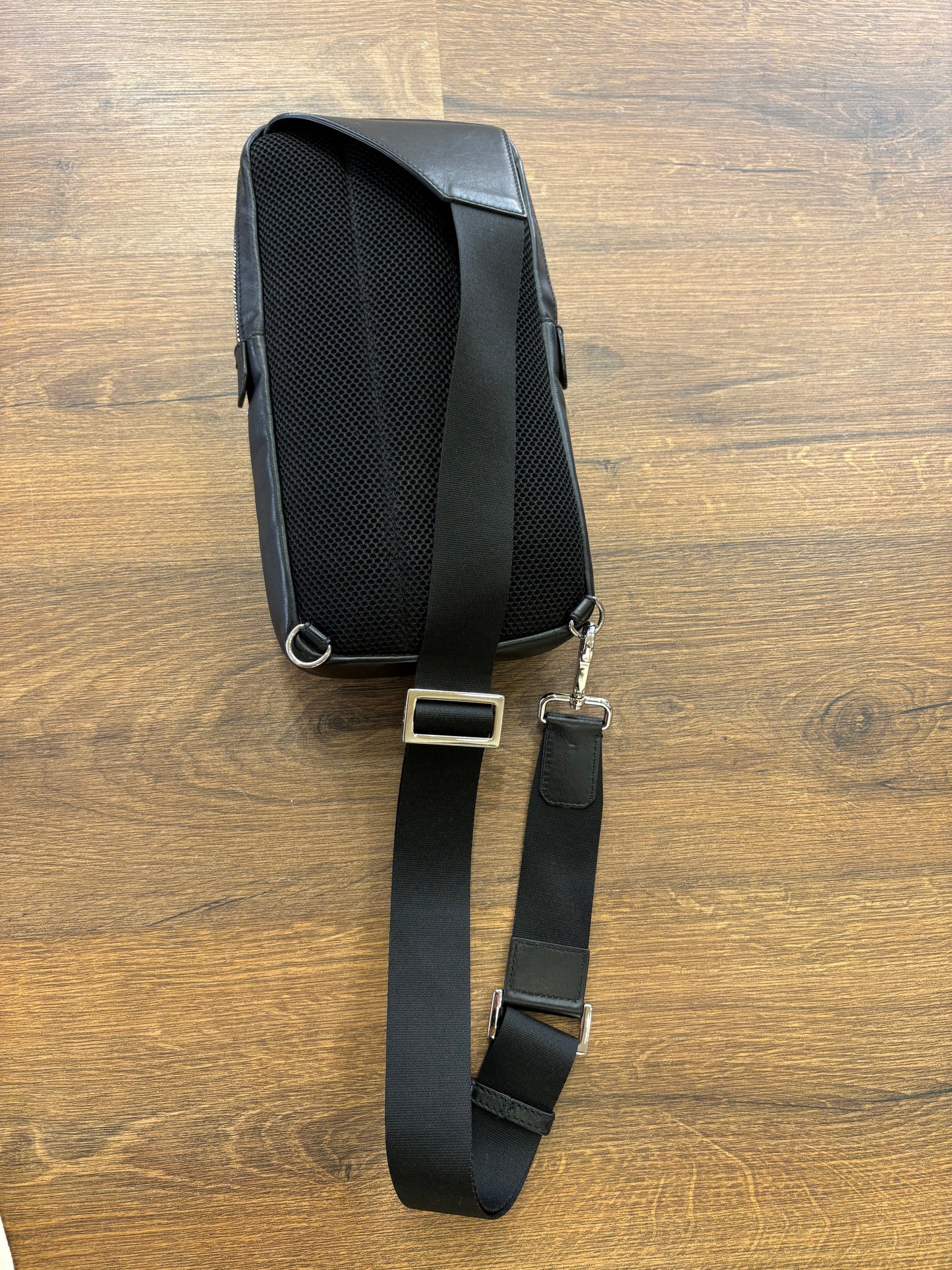 Zaino Monospalla Fendi FF Diagonal in Pelle e Tela Monogram  NeroTabacco