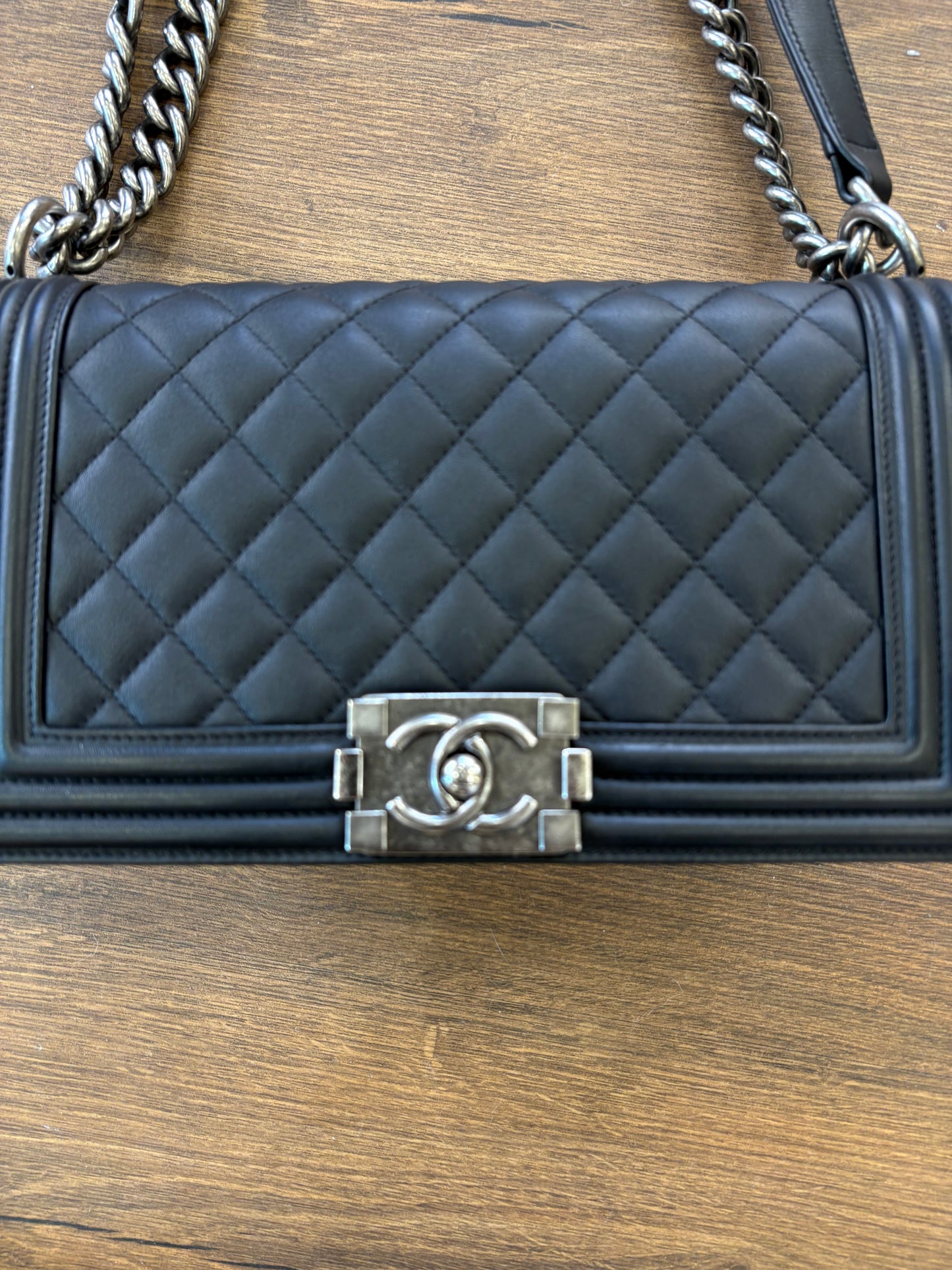 Chanel boy in pelle matelasse ‘ nera e rutenio