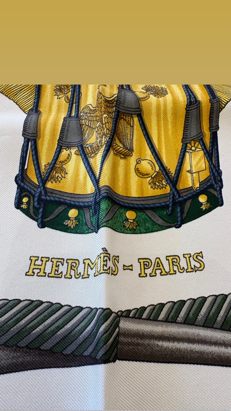 Hermès Paris Foulard Carré 90 "Les Tambours" in Seta Verde Bosco