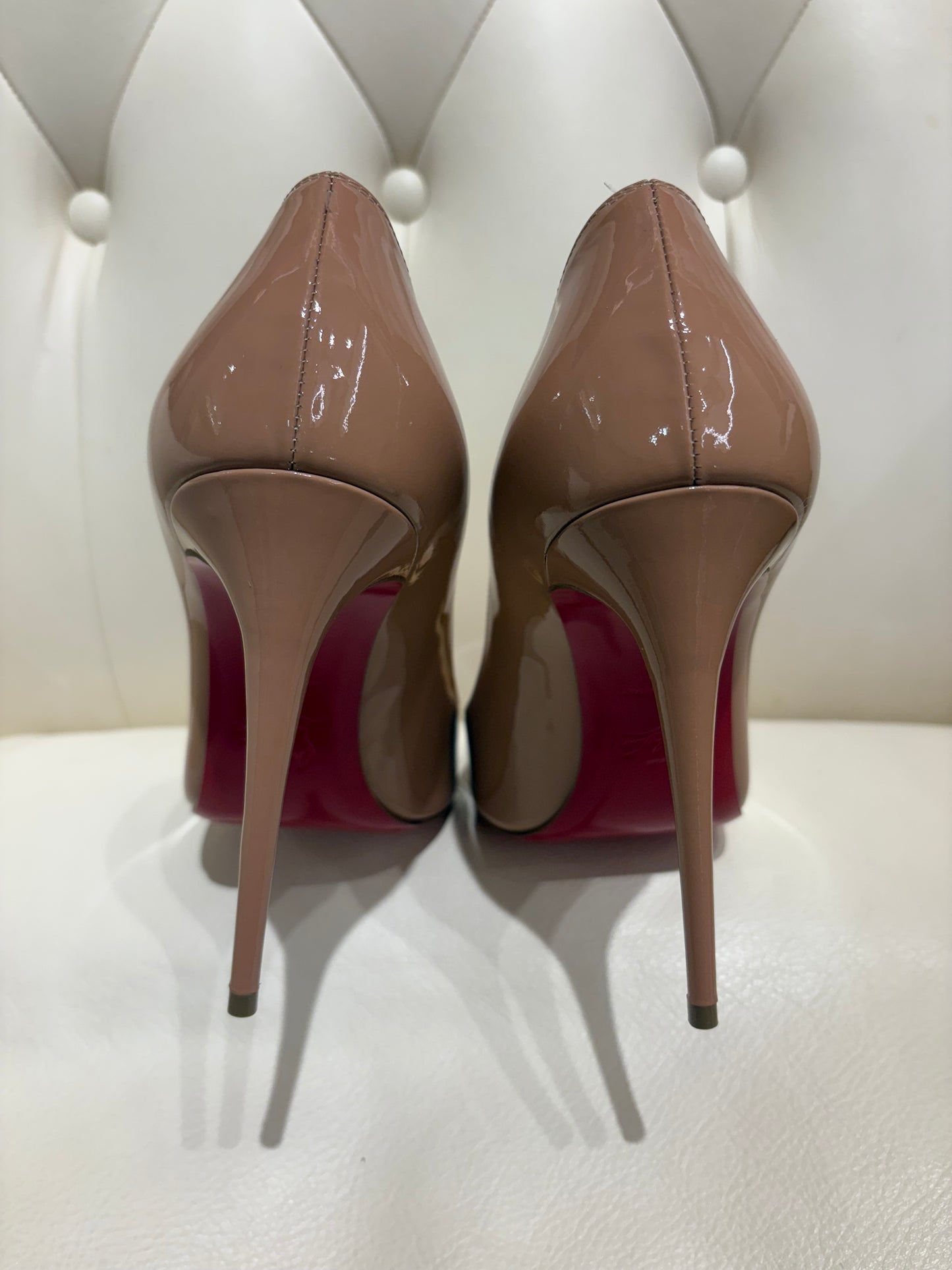 Louboutin Kate décolleté 100mm pelle verniciata cipria 40