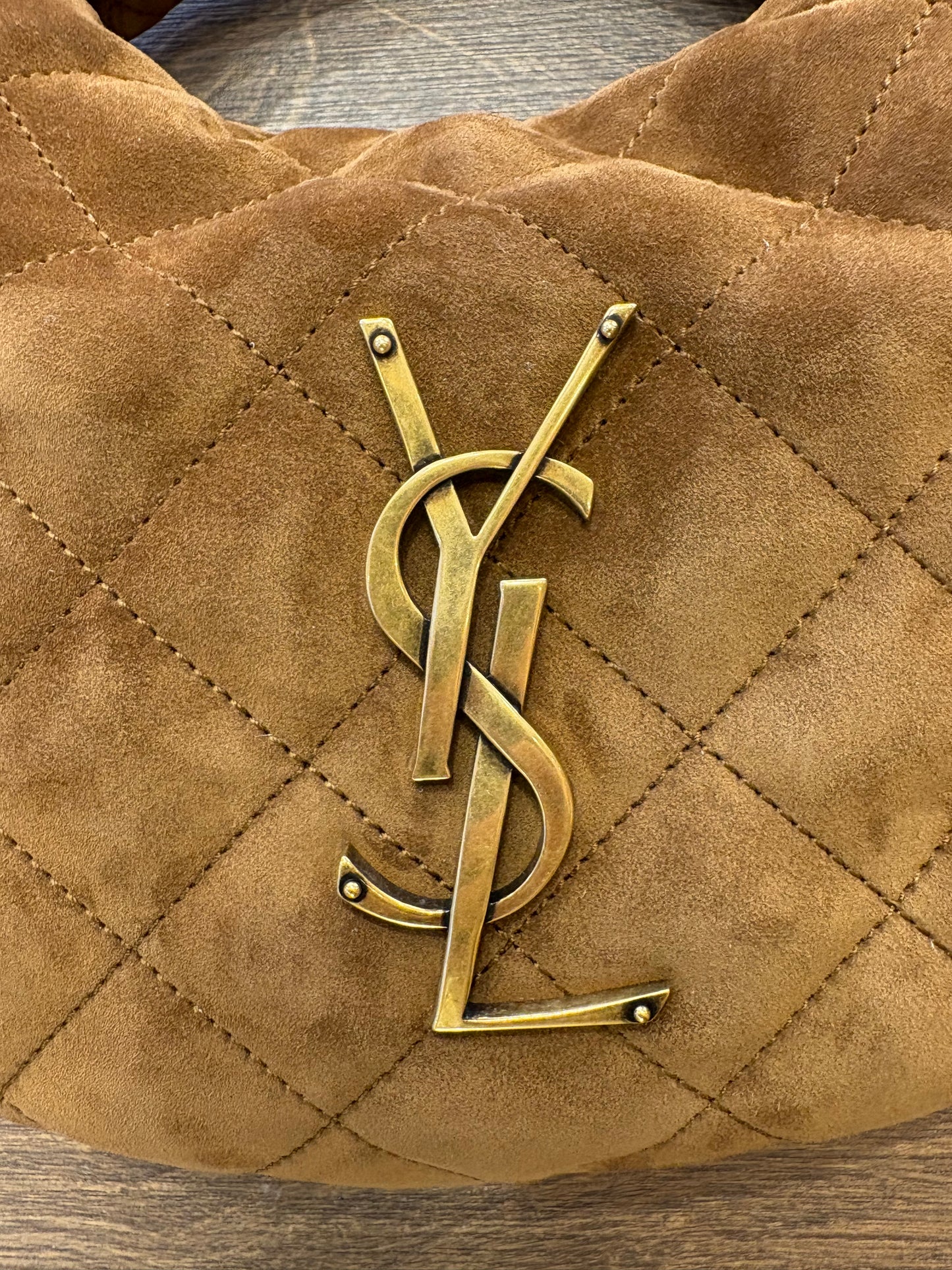 Saint Laurent Icarino piccola borsa a mano in suede caramel cognac. Nuovo
