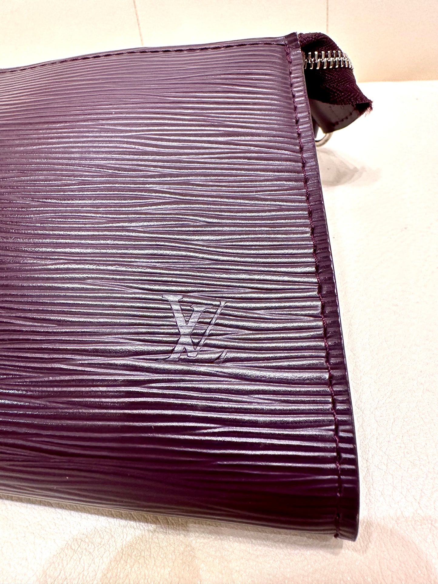 Louis Vuitton pochette accessories vino