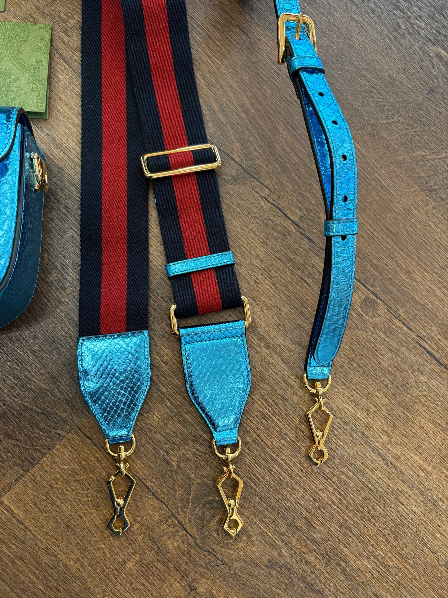 Borsa a Tracolla Gucci Horsebit 1955 Mini in Pitone Azzurro Metallizzato. Nuovo