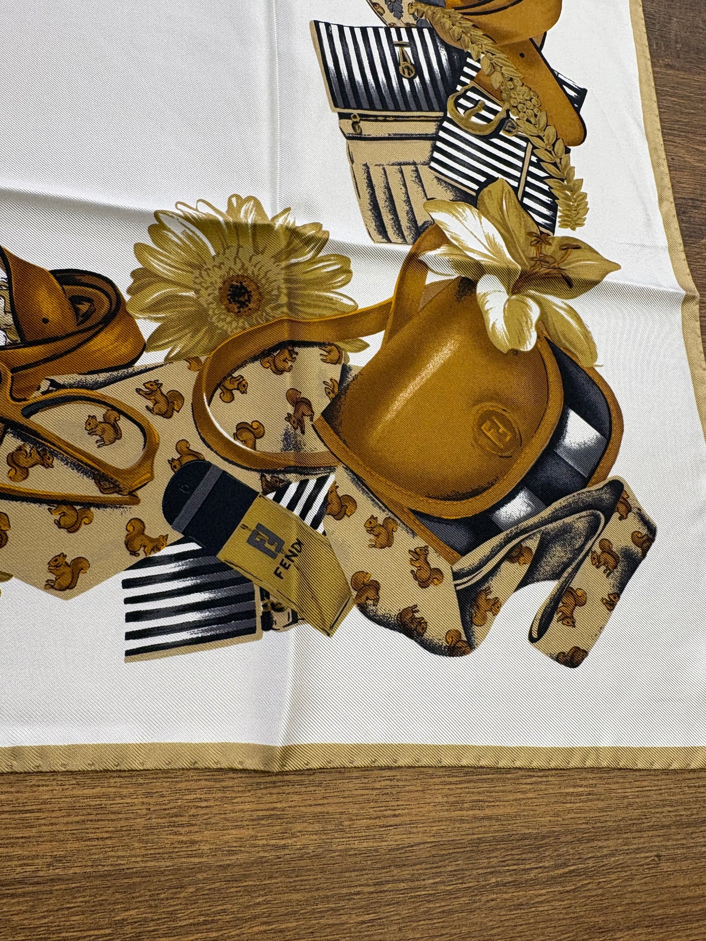 Fendi foulard in seta . Nuovo