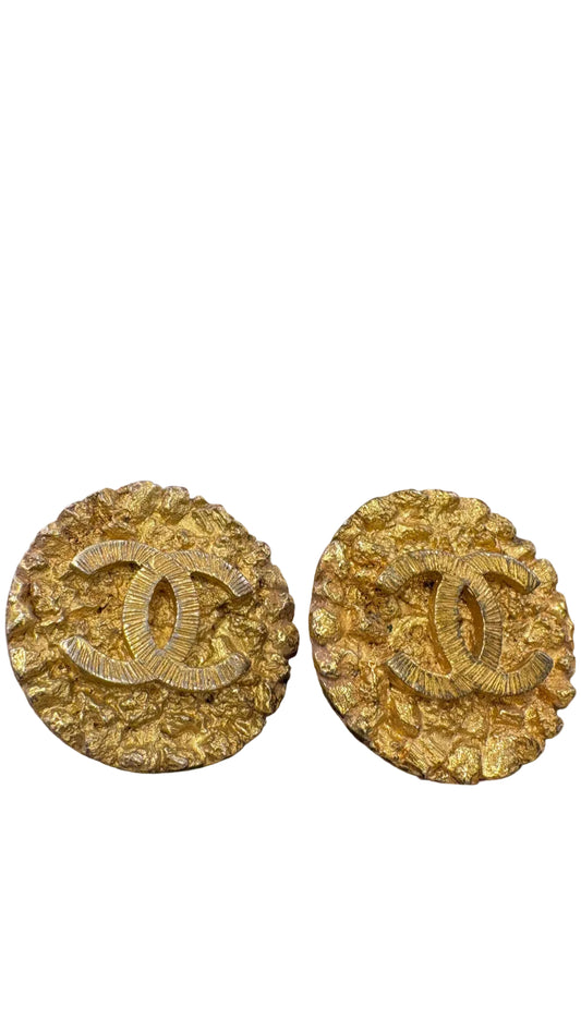 Chanel Orecchini CC a Clips in Metallo Dorato collezione 1993 Karl Lagerfeld