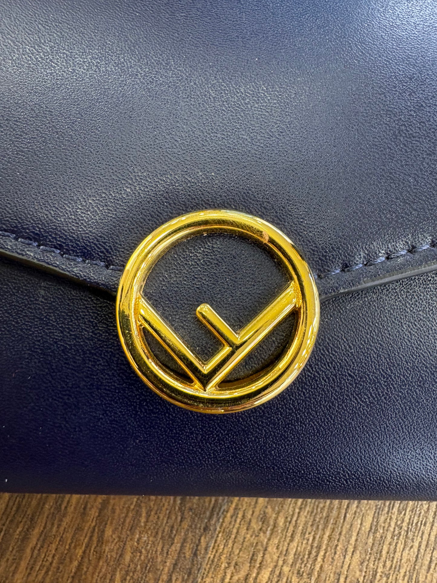 Borsa Fendi Wallet on Chain "F is Fendi" in Pelle Navy. Nuova