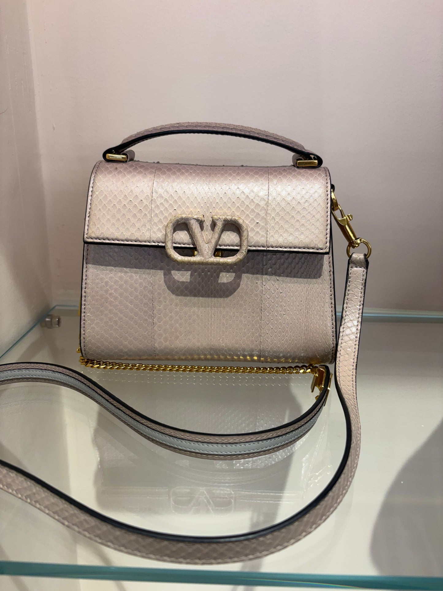 Valentino Garavani VSLING borsa small in pitone rosa chiaro