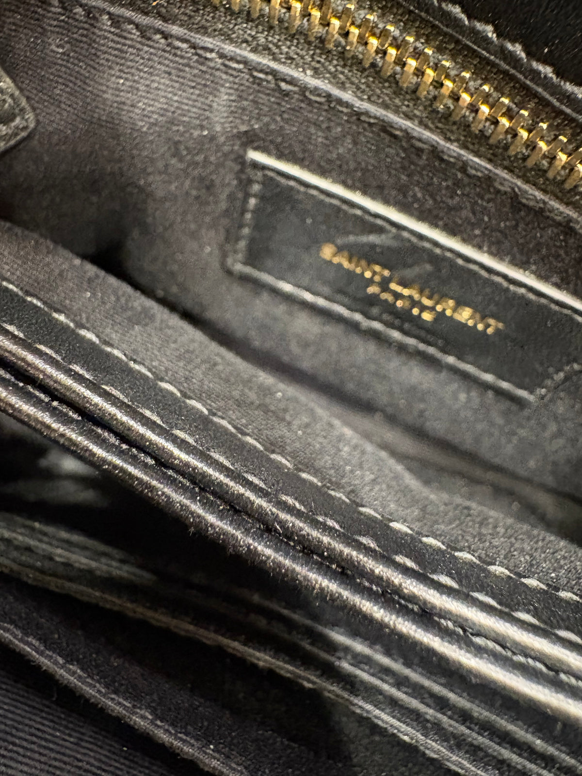 Saint Laurent Loulou Toy/Mini d'Archivio in Pelle Matelassé Nera con Hardware Dorato