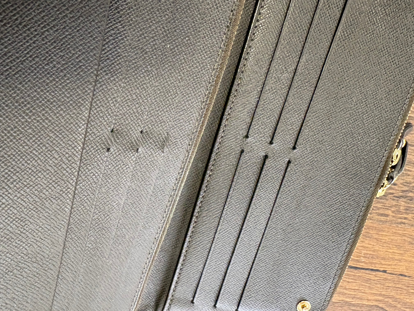 Louis Vuitton  Insolite portafoglio in tela monogam e pelle