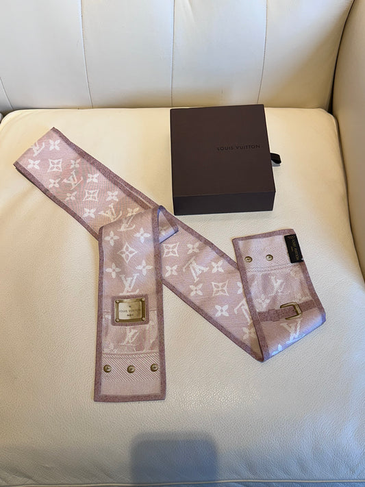 Louis Vuitton bandeau in seta rosa