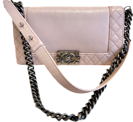 Chanel Boy in pelle rosa chiaro