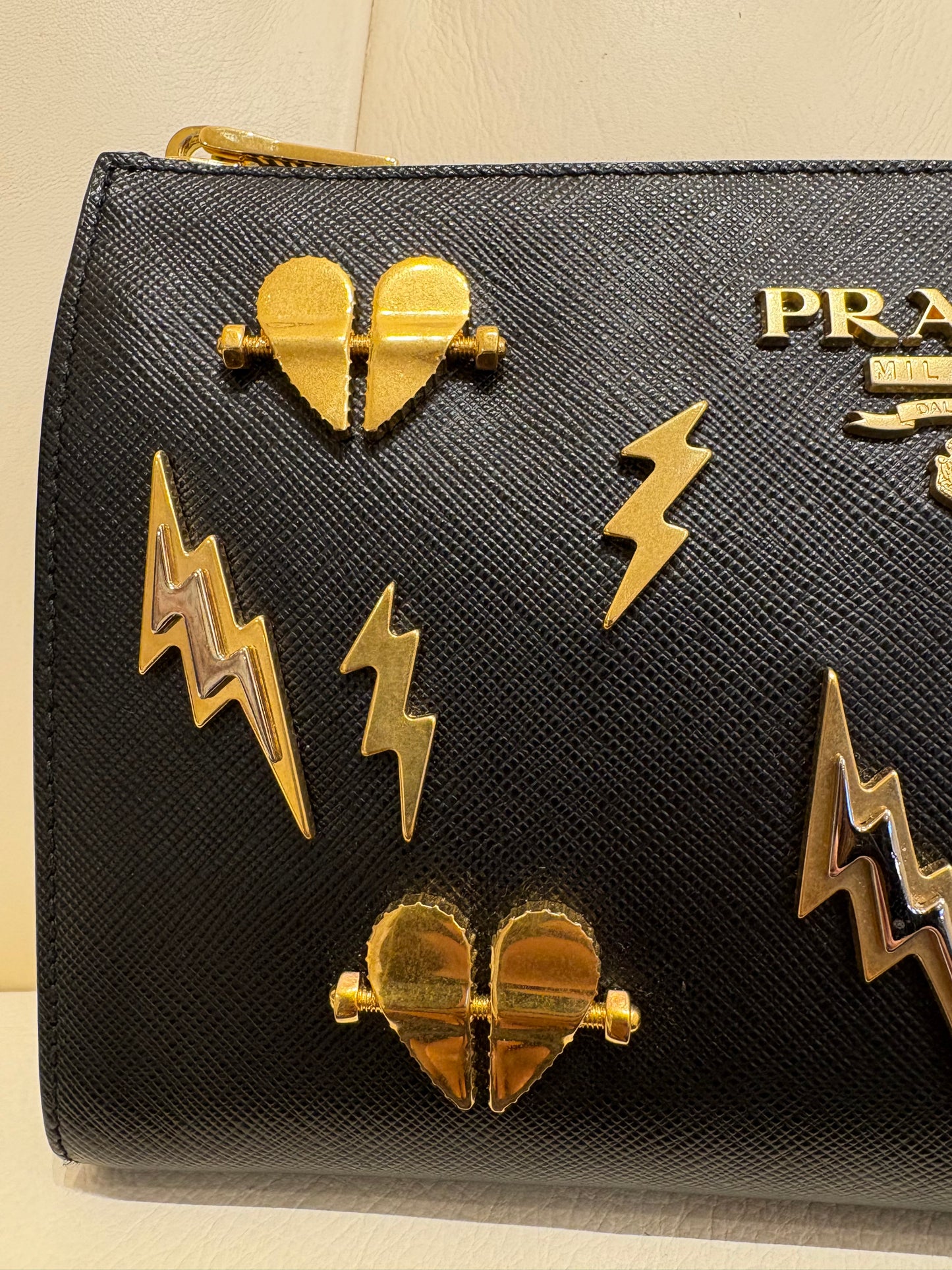 Prada pochette pelle saffiano metallo dorato