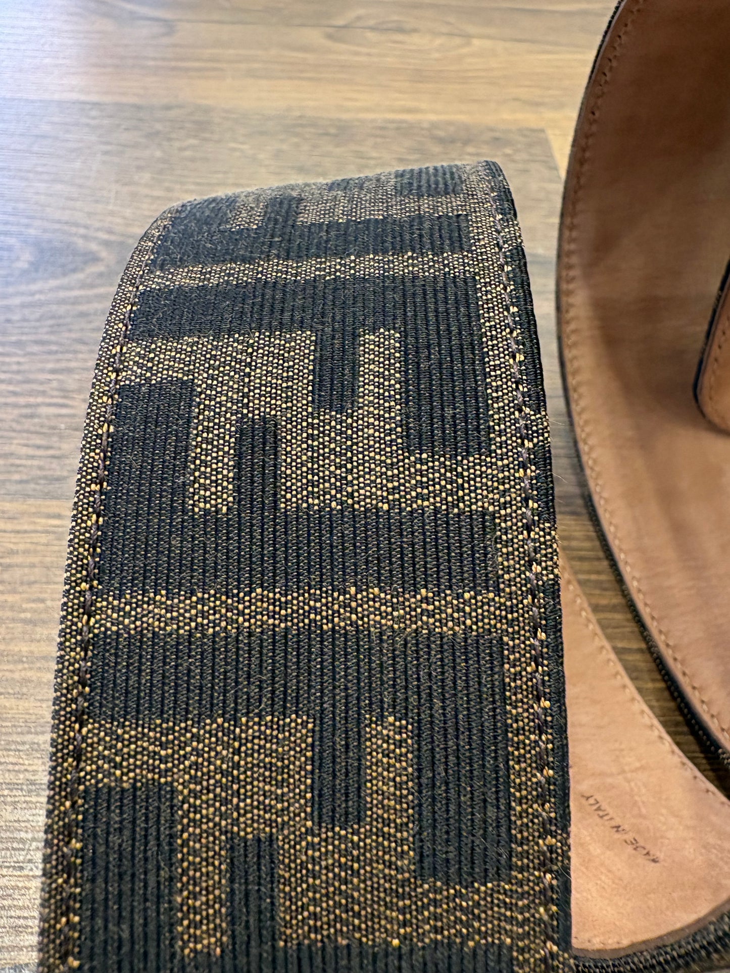 Fendi Cintura Vintage  in Tela Monogram FF e Pelle con Fibbia Tonda Dorata Misura 90