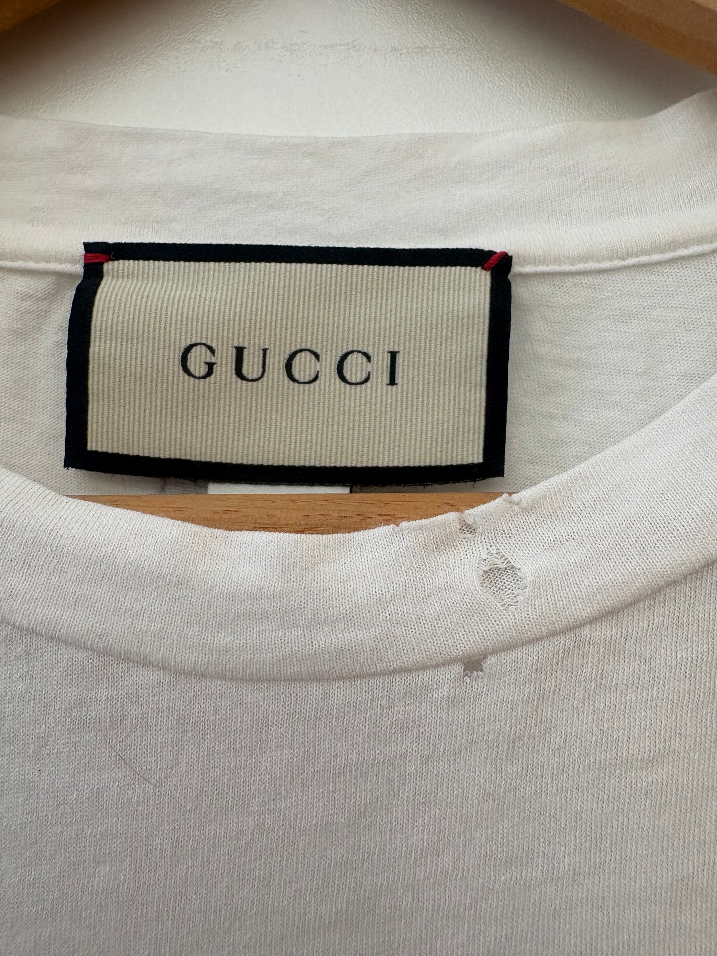 T-shirt Gucci con Logo Vintage Effetto Distressed
